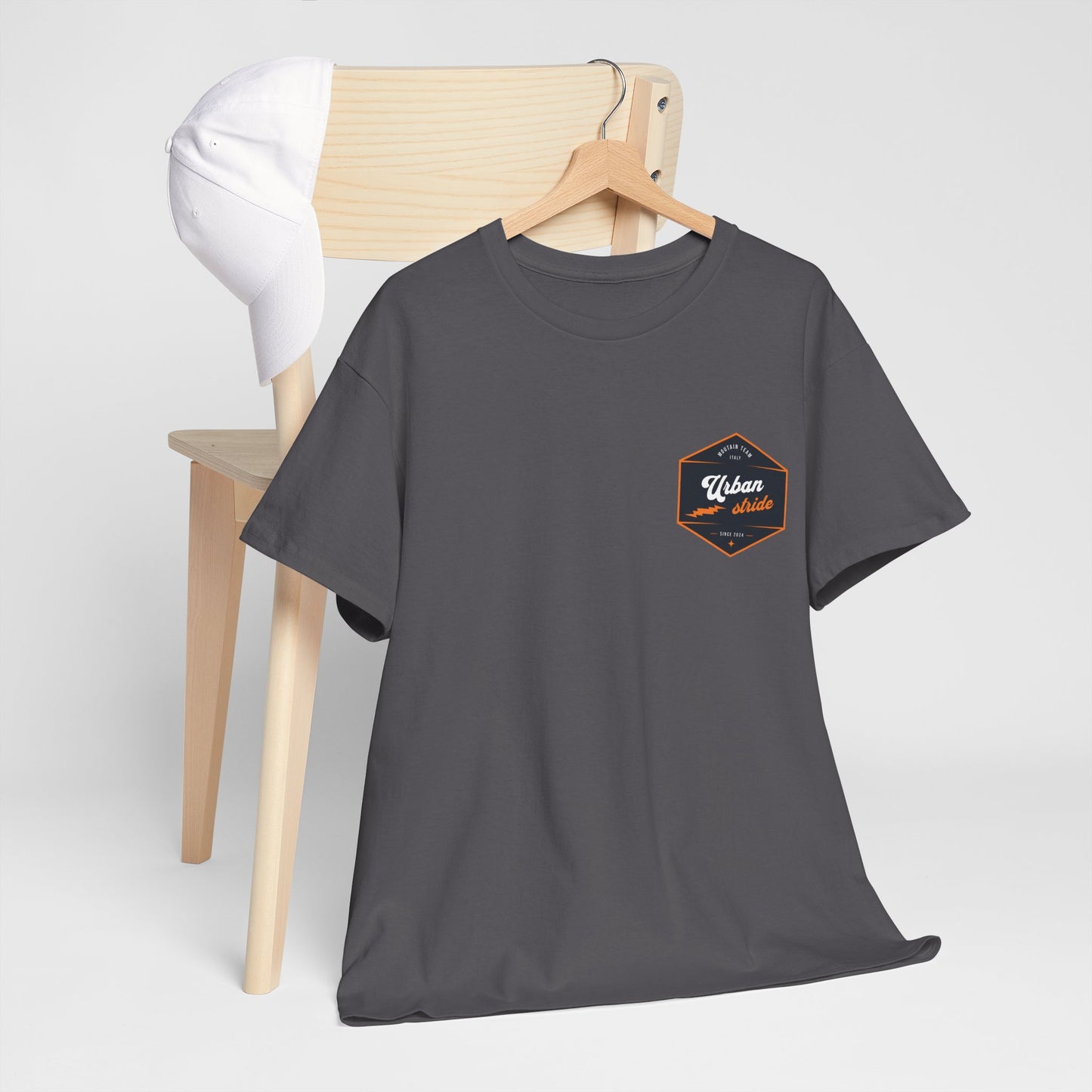 T-shirt Urban Stride® – Logo esagonale vintage in stile aviatore