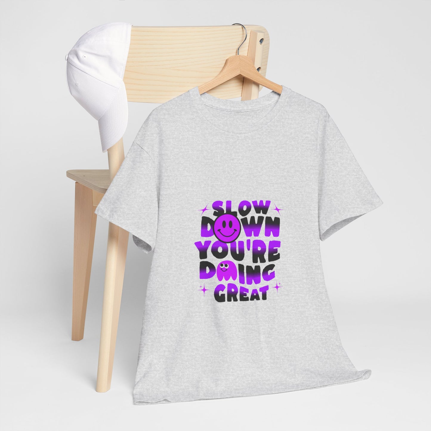 T-shirt con scritta "Slow down you doing great"