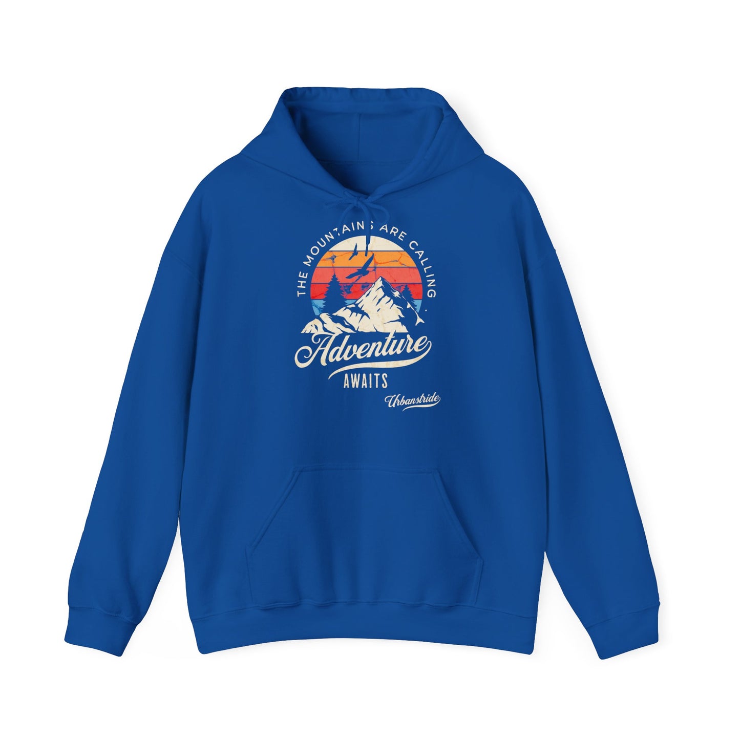 Felpa con scritta "The mountains are calling adventure"