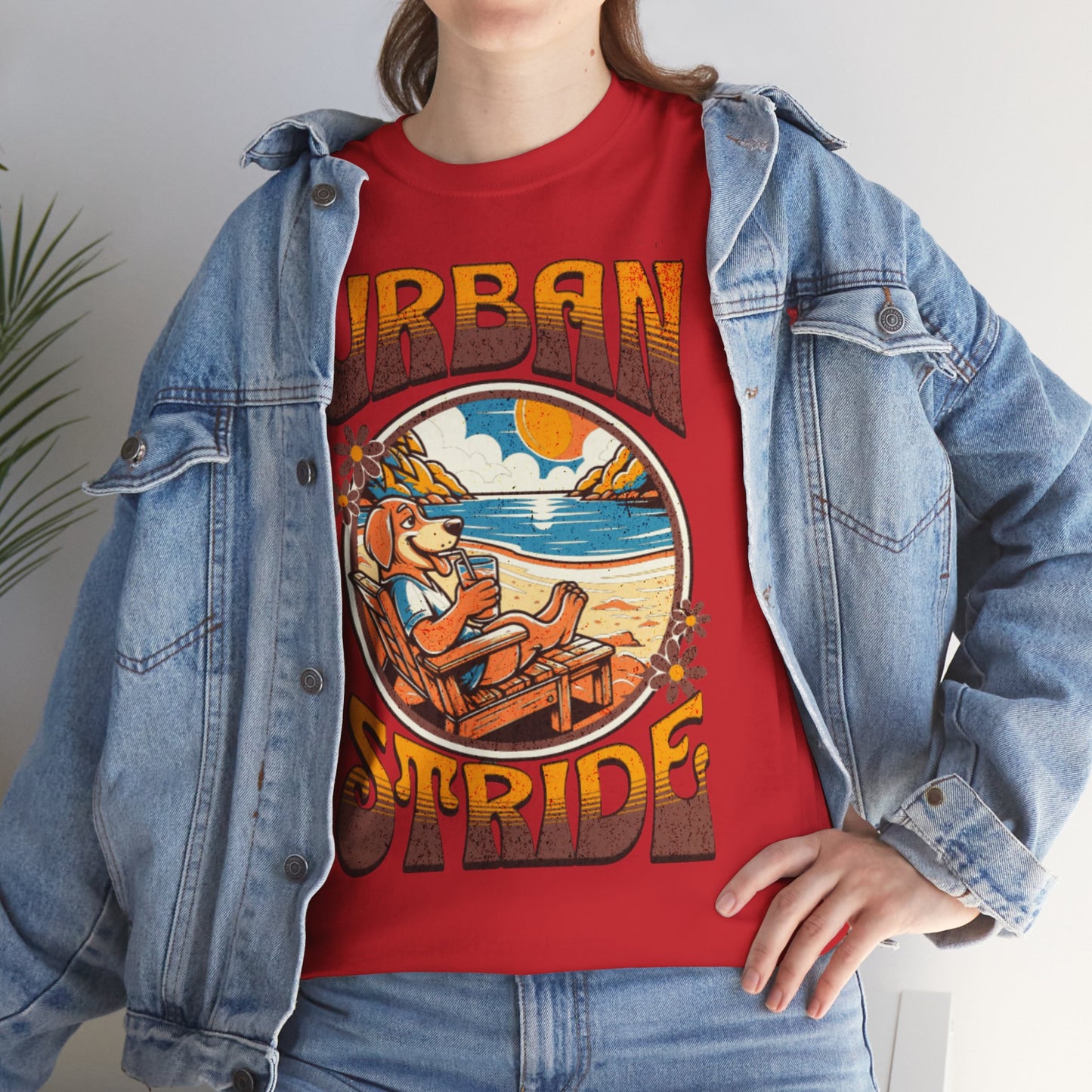 T-shirt con scritta "Urbanstride" e cane