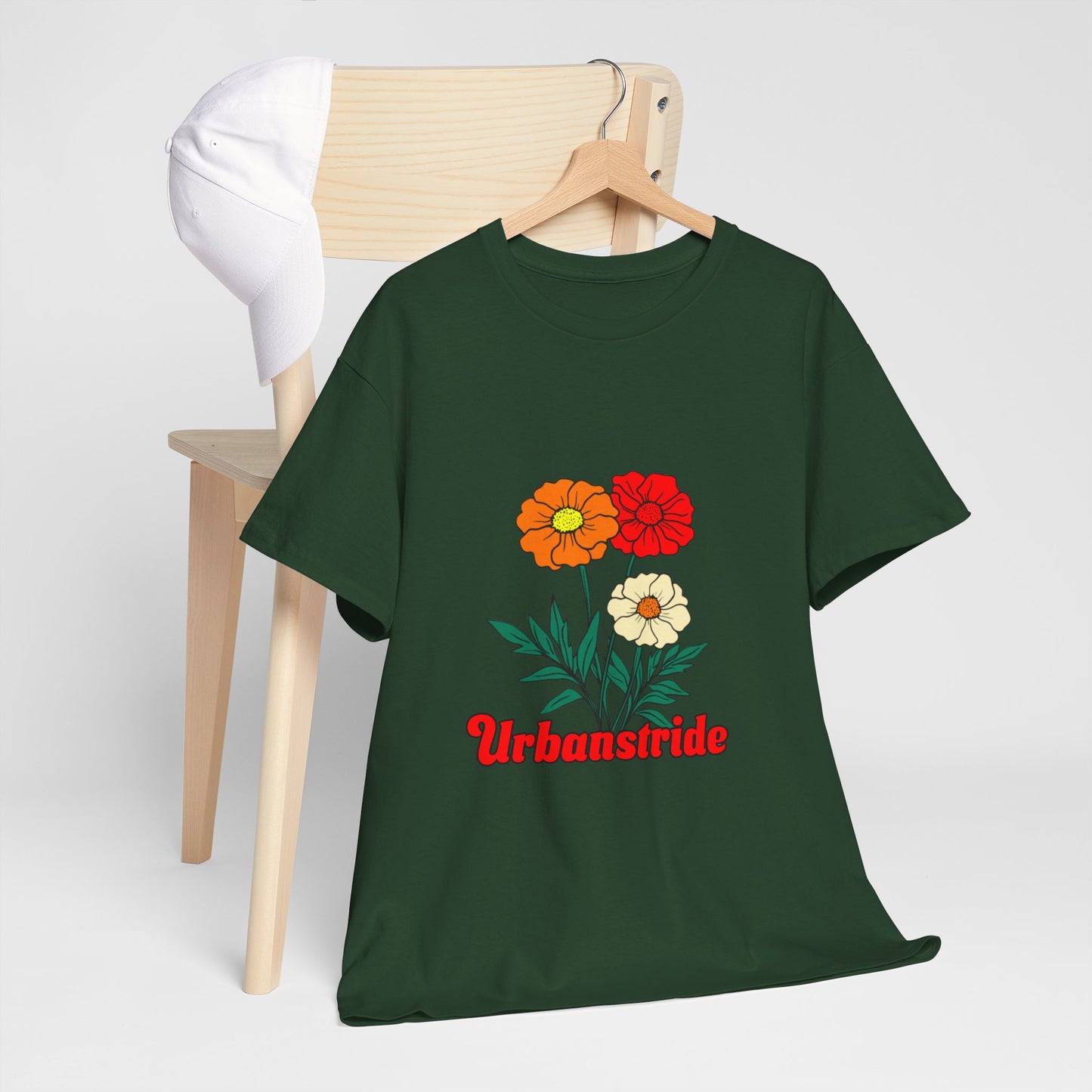 T-shirt con rappresentazione di fiori e scritta "Urbanstride"