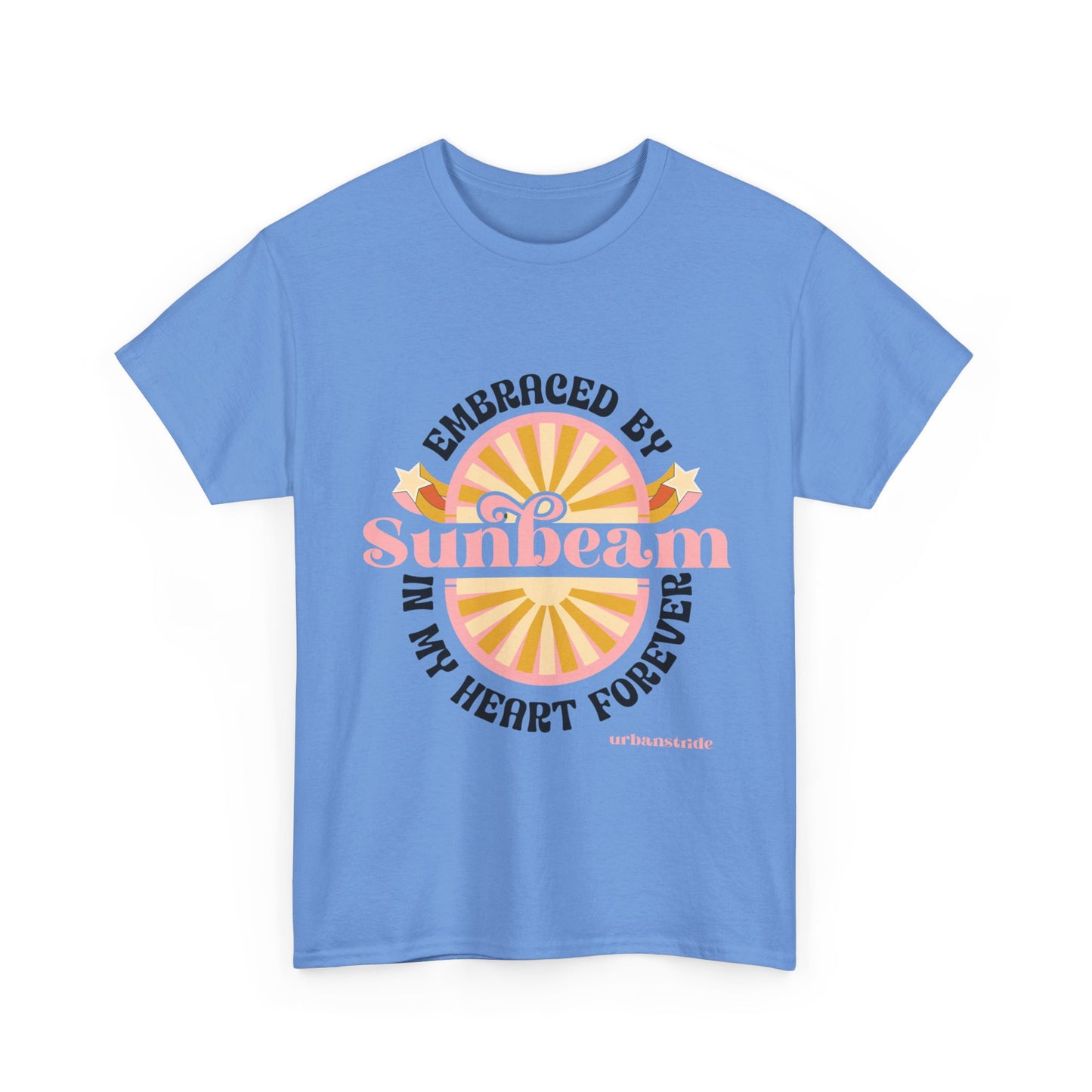 T-shirt con scritta "Embraced by sunbeam in my heart forever"