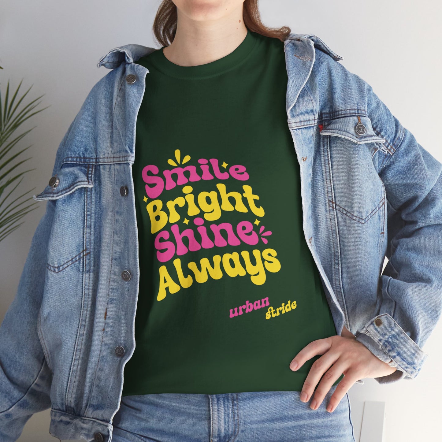 T-shirt con scritta "Smile bright shine always"