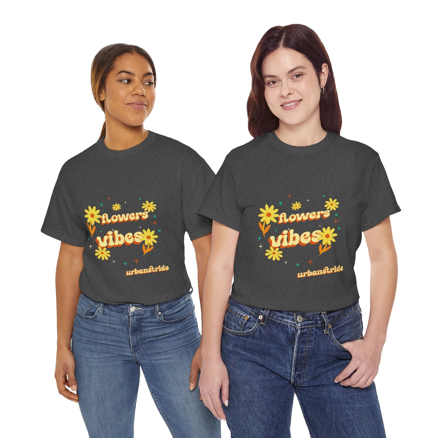 T-shirt con scritta "Flowers vibes"