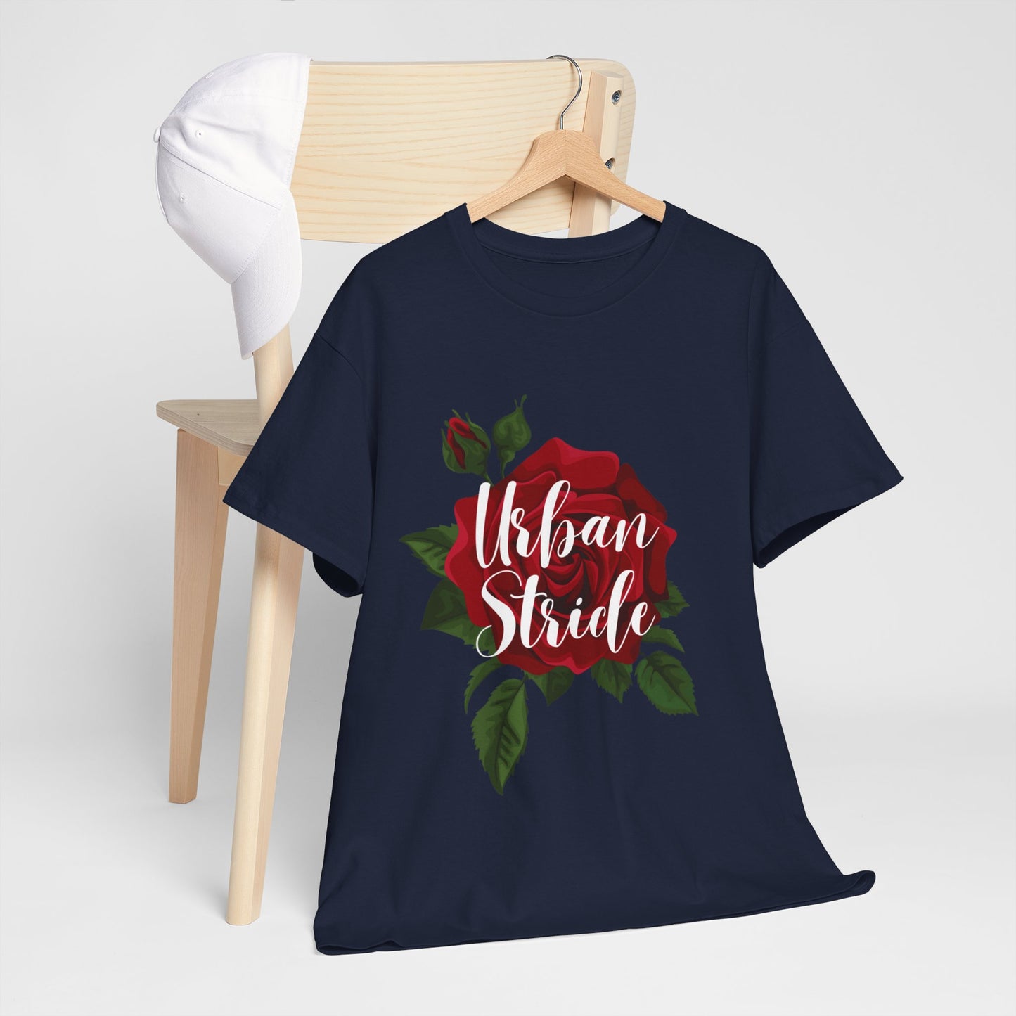 T-shirt con scritta "UrbanStride Vintage Flower