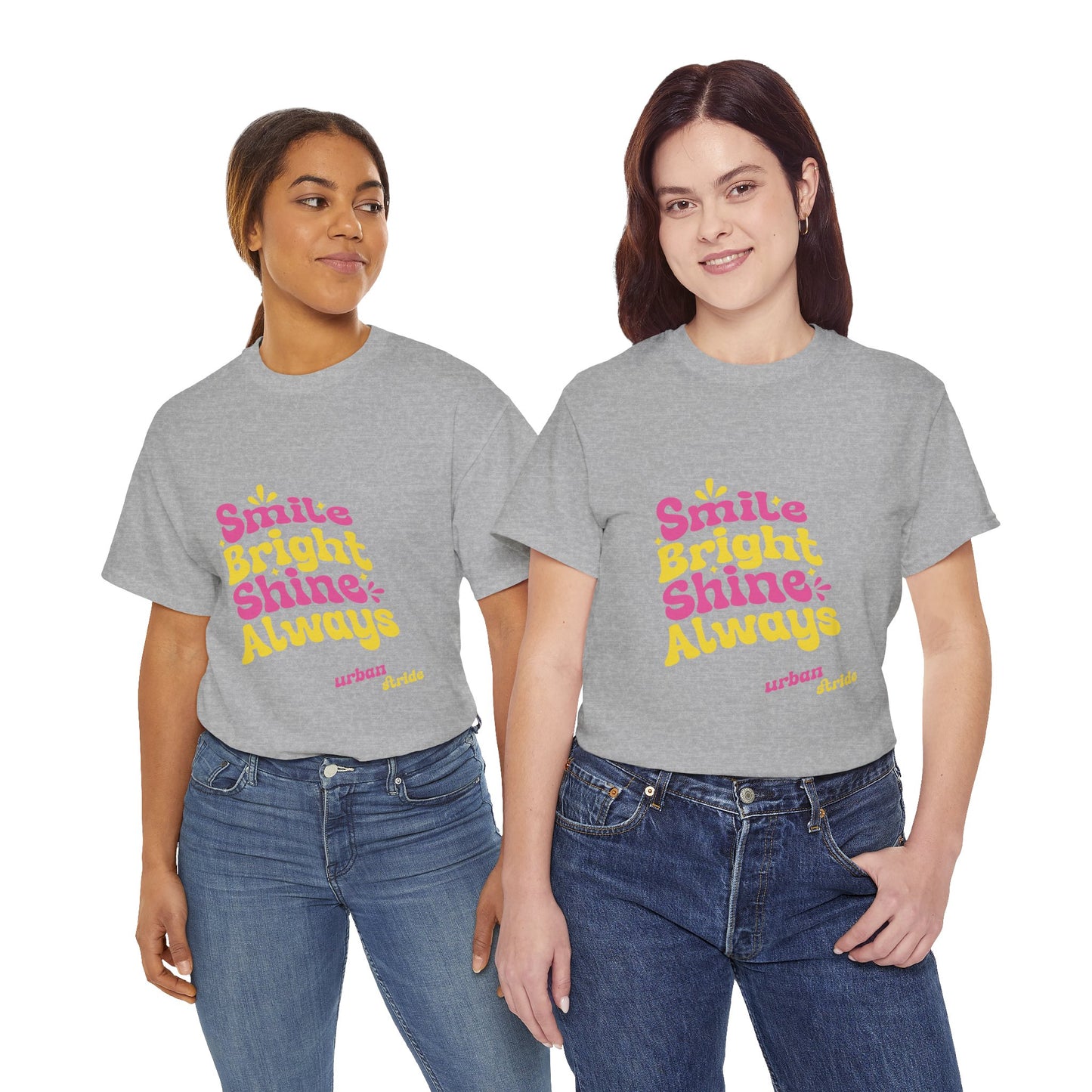 T-shirt con scritta "Smile bright shine always"