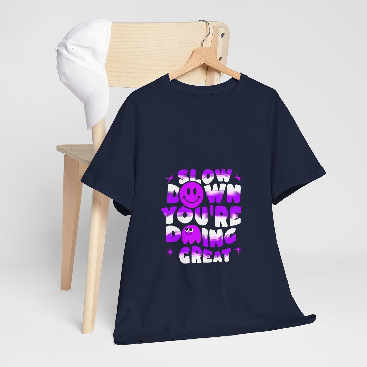 T-shirt con scritta "Slow down you doing great"