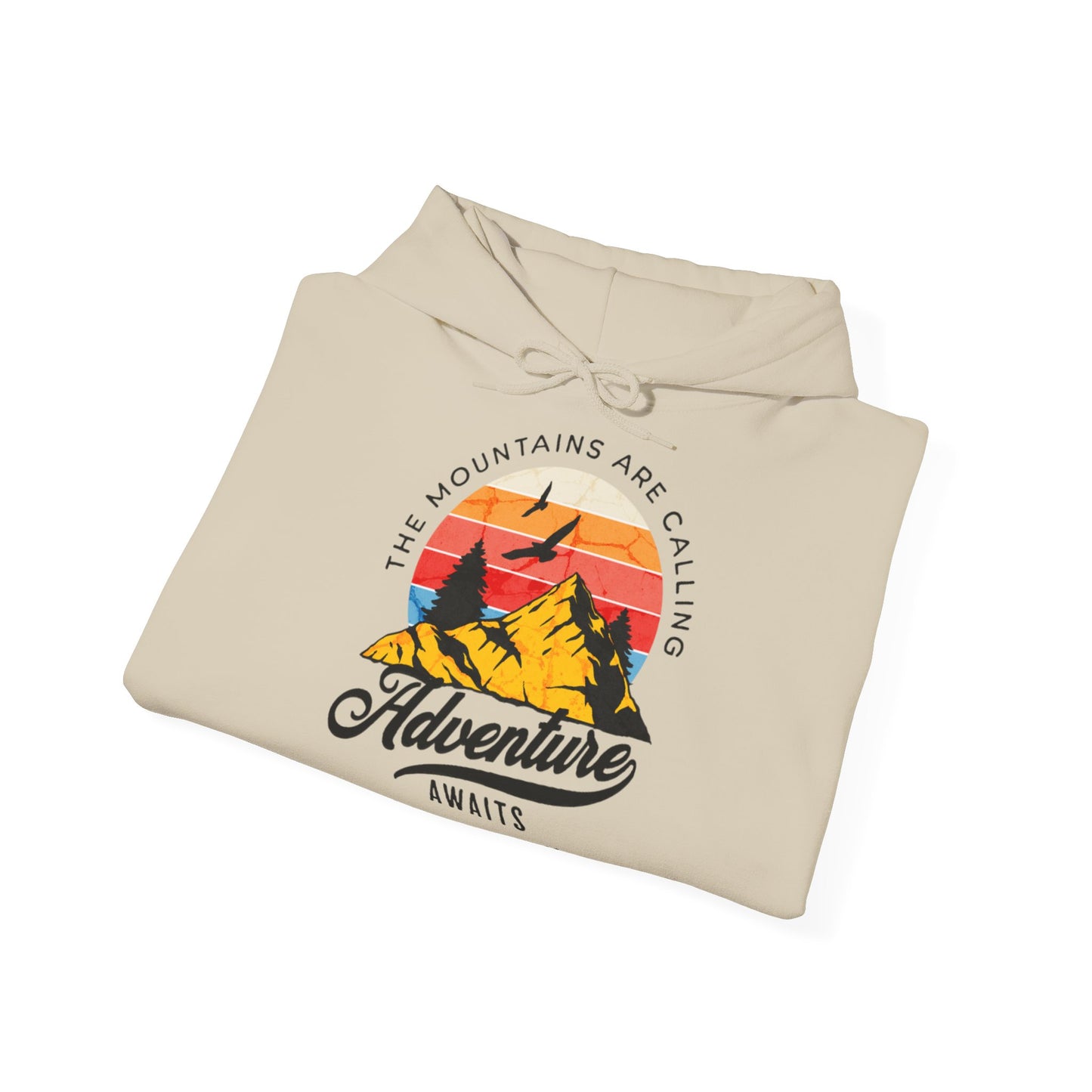 Felpa con scritta "The mountains are calling adventure"