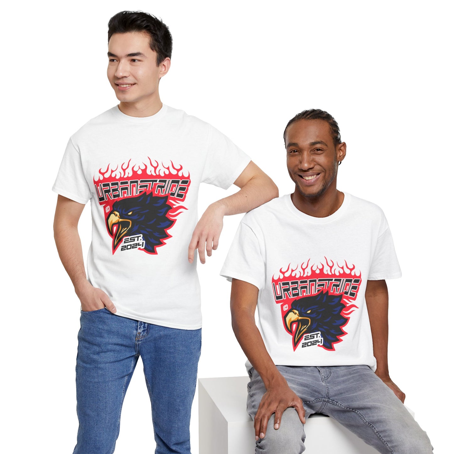 T-shirt con scritta "Urbanstride" e aquila
