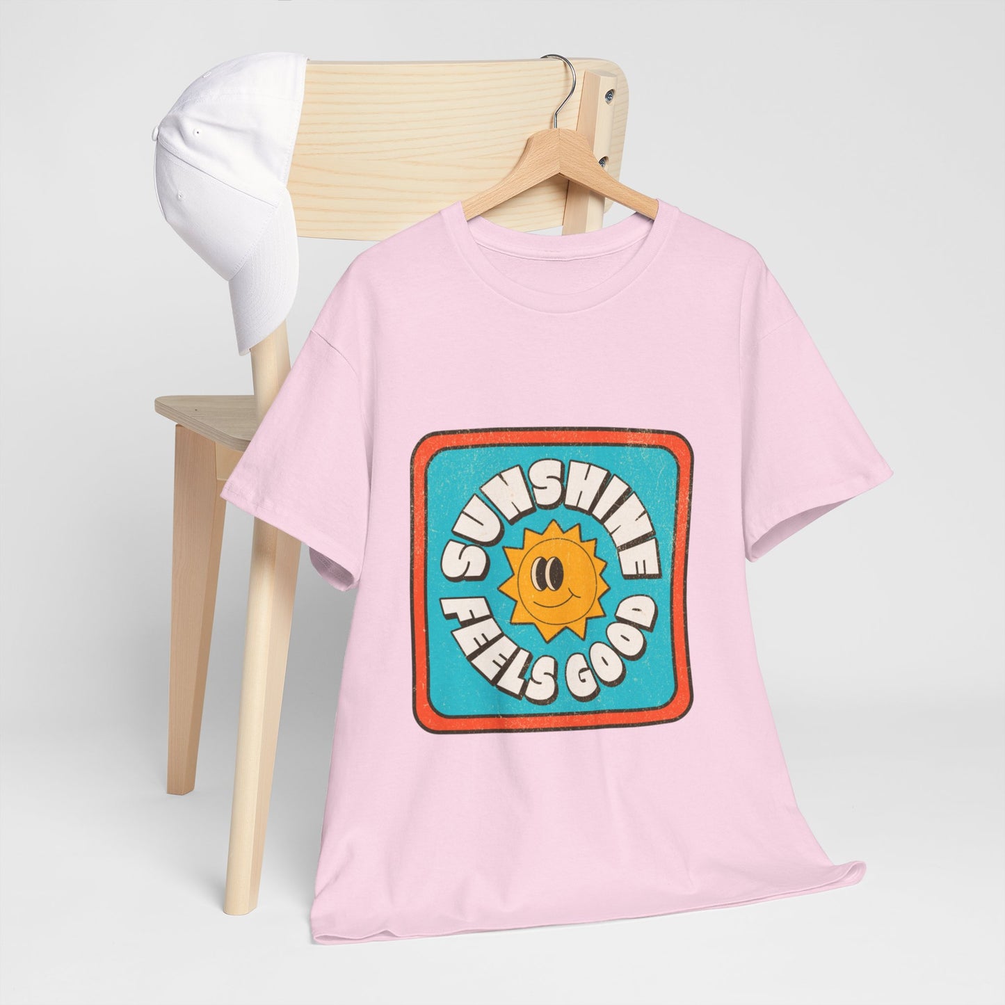 T-shirt con scritta "Sunshine feel good"