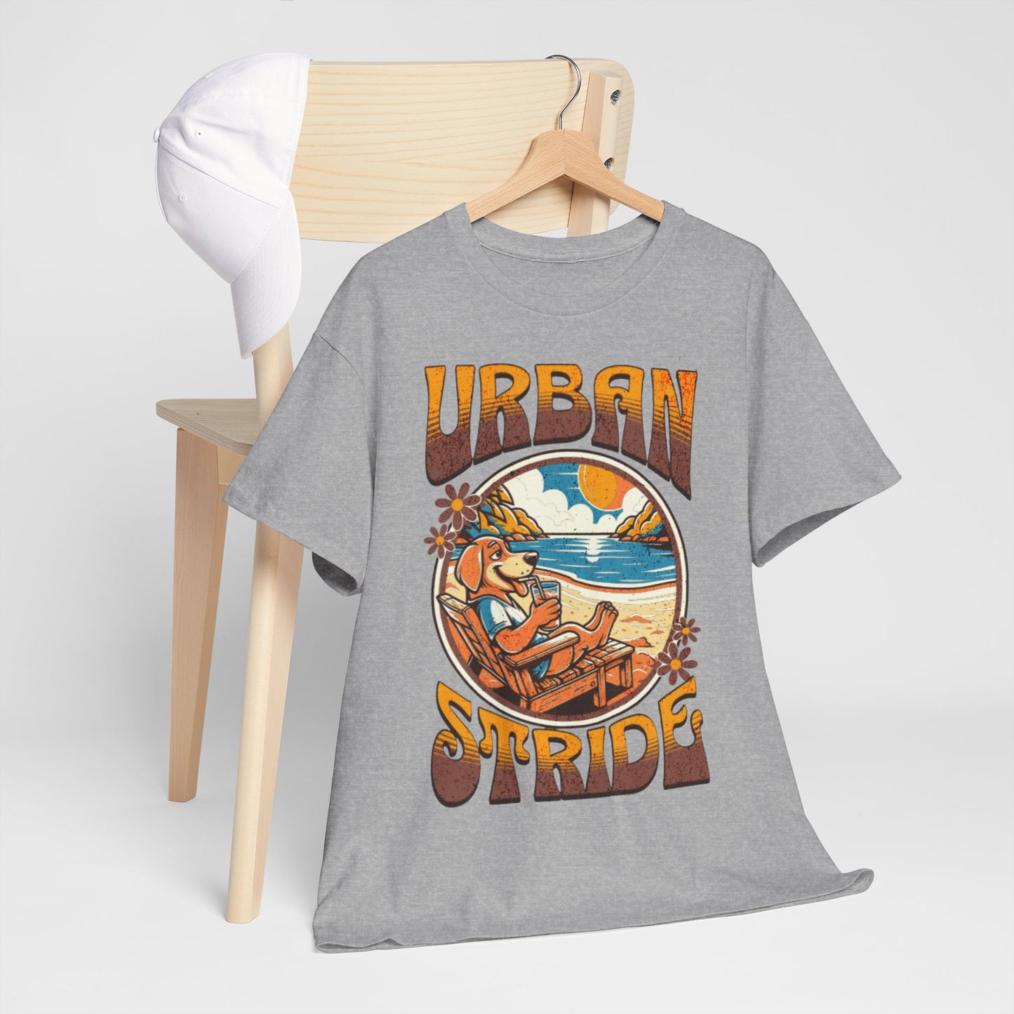 T-shirt con scritta "Urbanstride" e cane