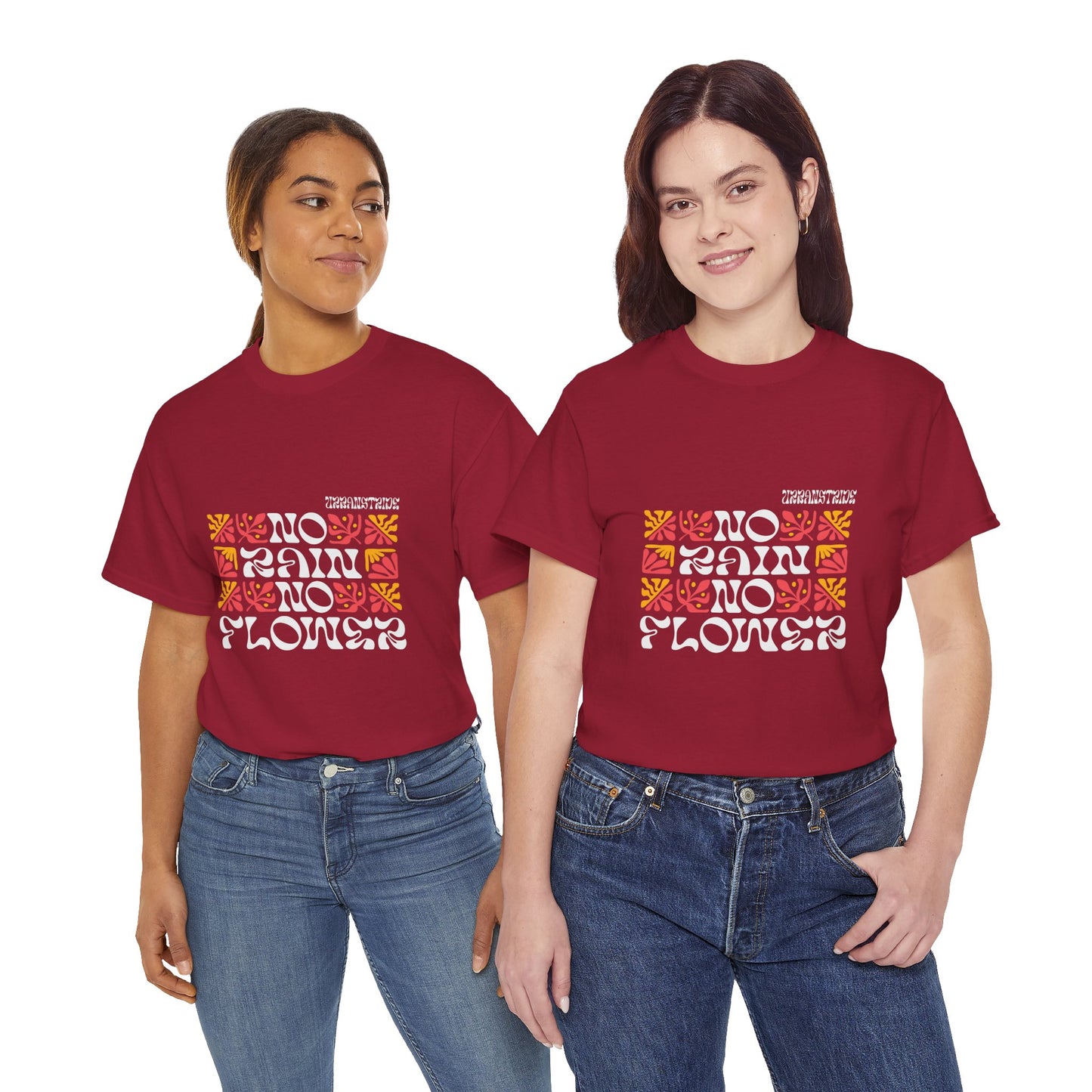 T-shirt con scritta "No rain no flowers"