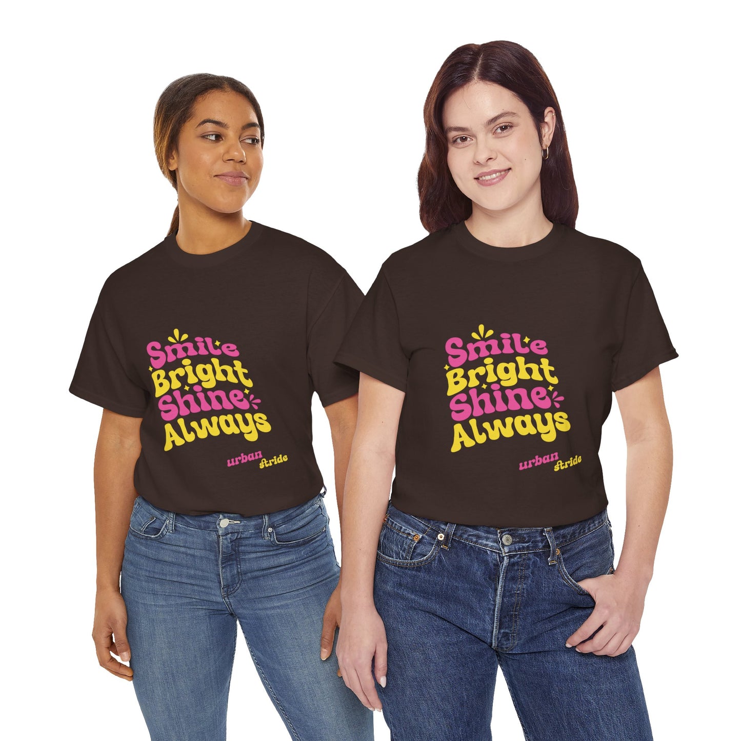 T-shirt con scritta "Smile bright shine always"