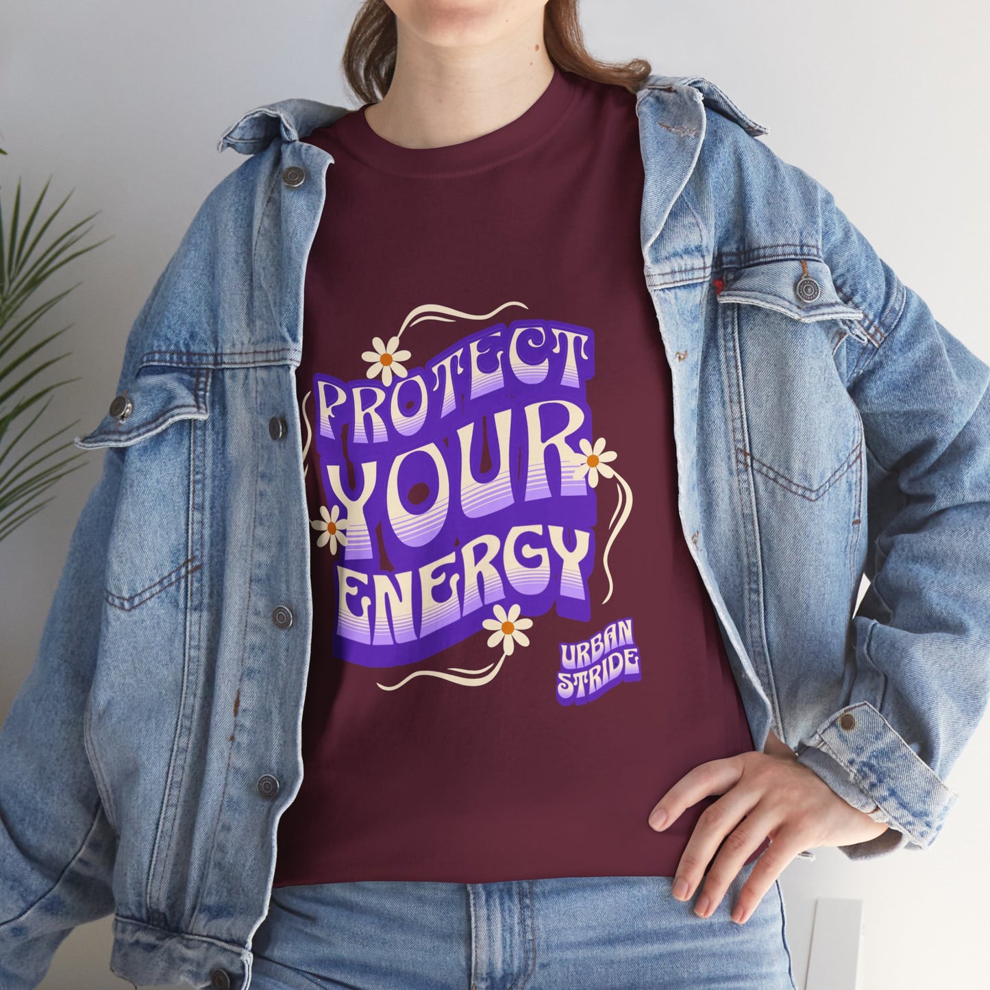 T-shirt con scritta "Protect your energy"