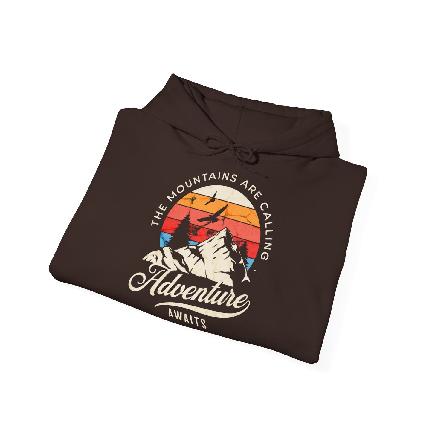 Felpa con scritta "The mountains are calling adventure"