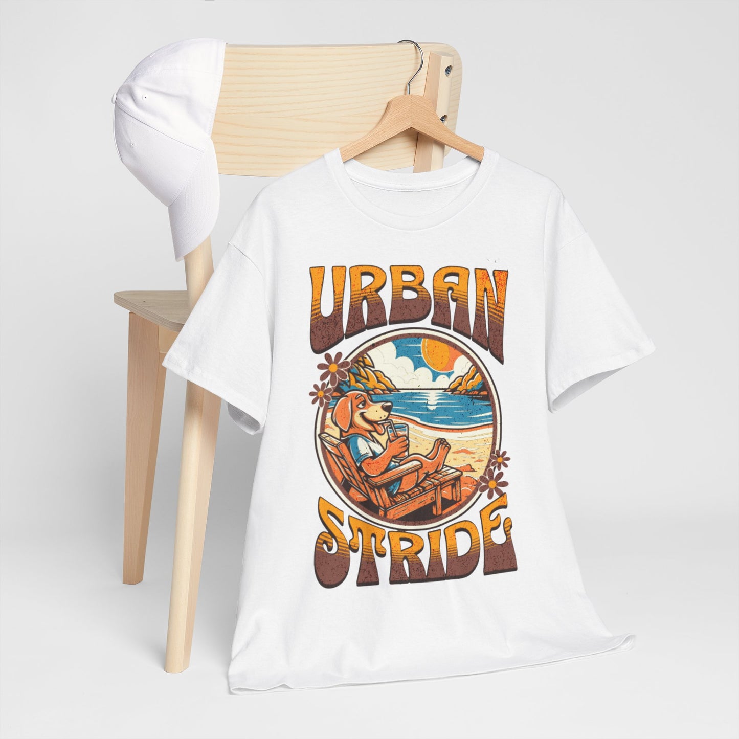 T-shirt con scritta "Urbanstride" e cane