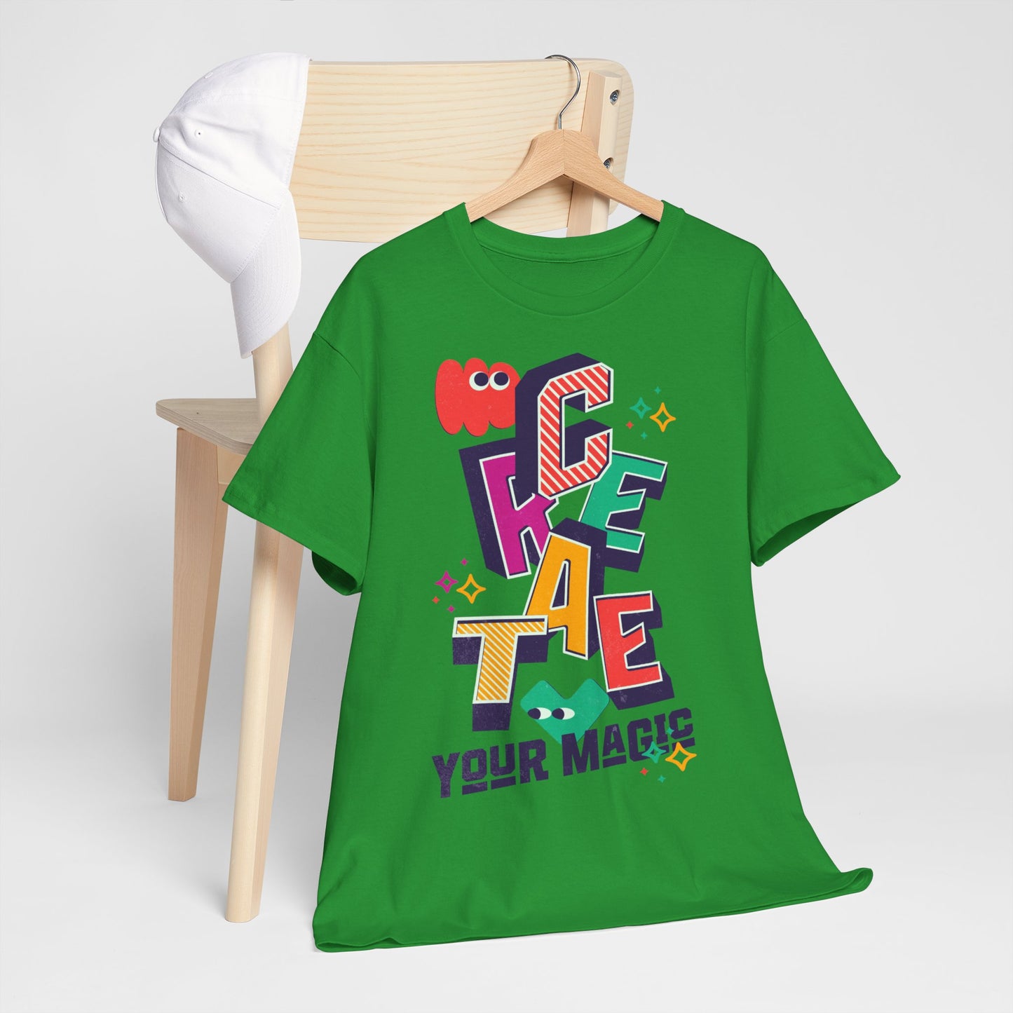 T-shirt con scritta "Create your magic"
