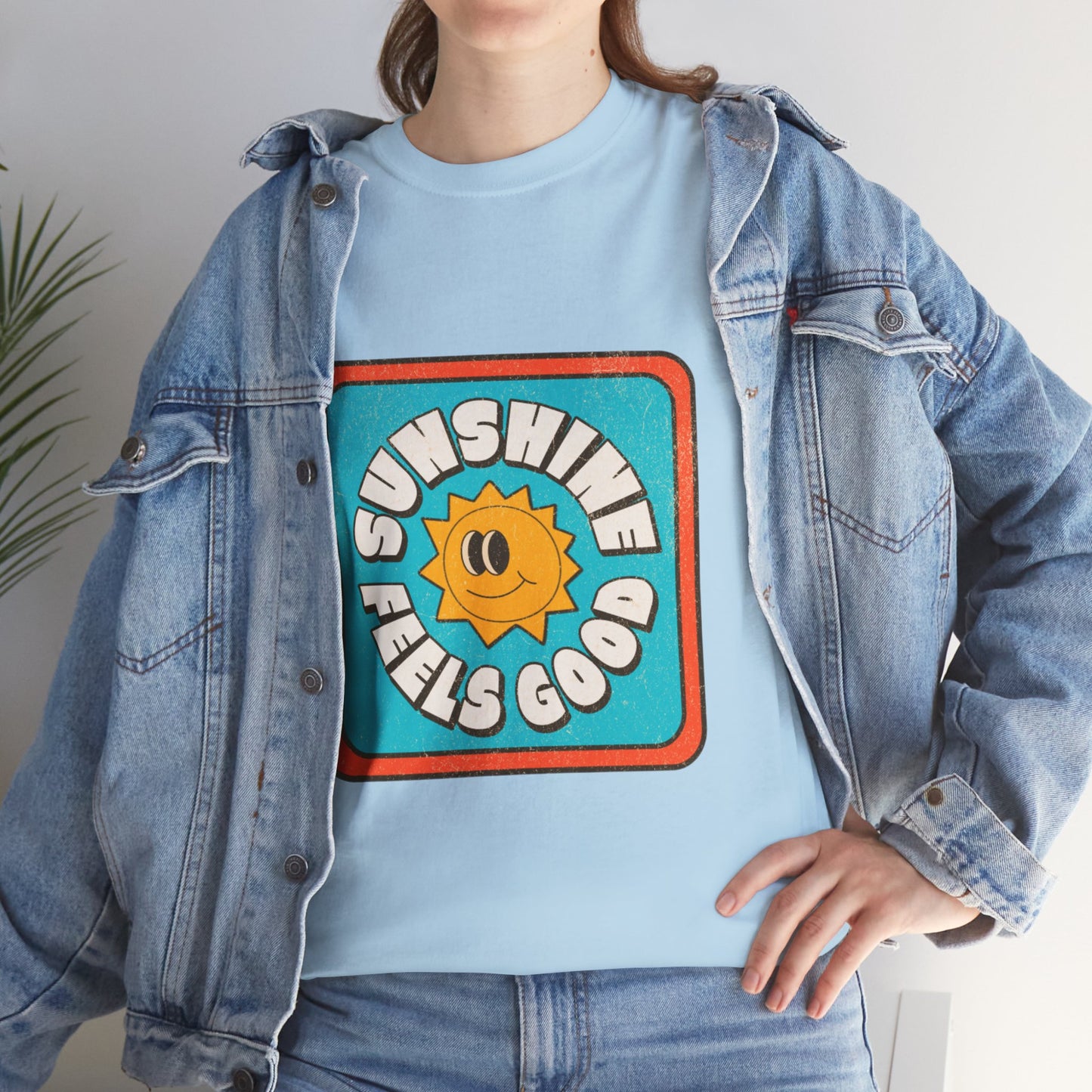 T-shirt con scritta "Sunshine feel good"