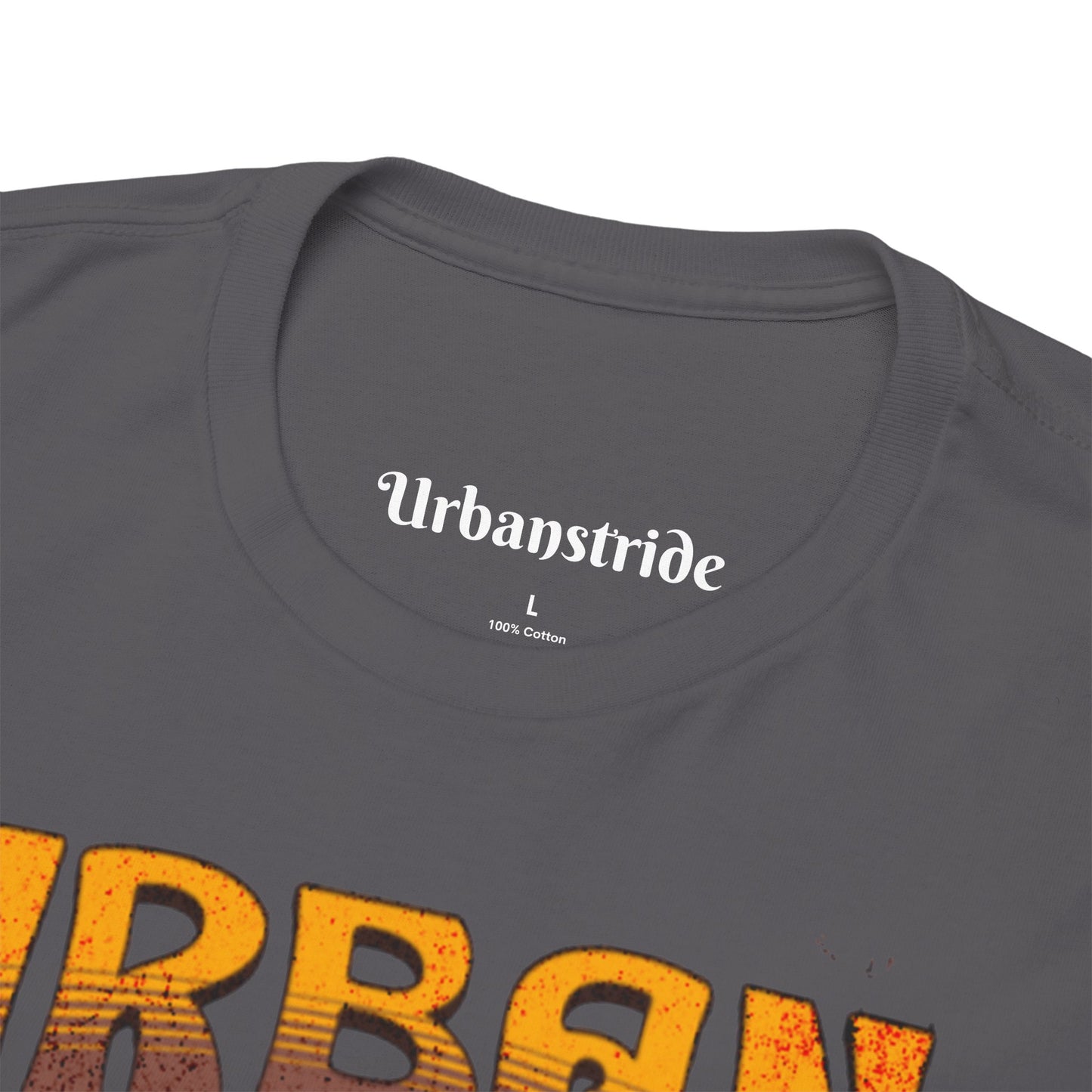 T-shirt con scritta "Urbanstride" e cane