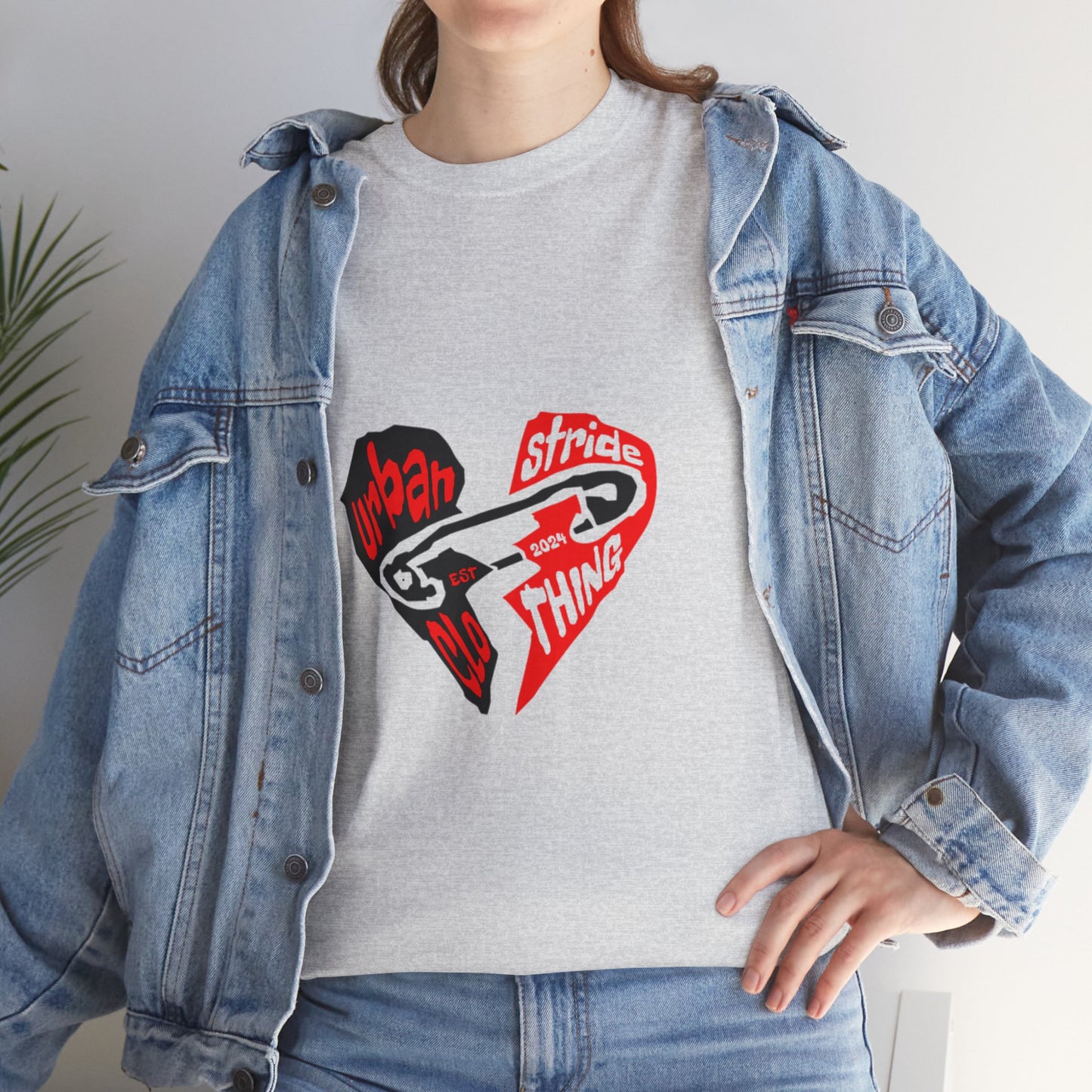 T-shirt con disegno cuore spezzato
