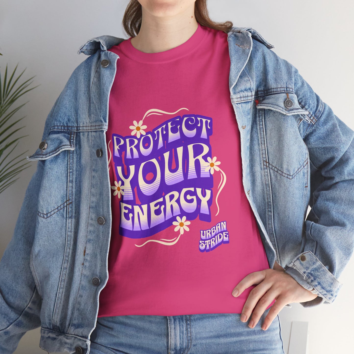 T-shirt con scritta "Protect your energy"