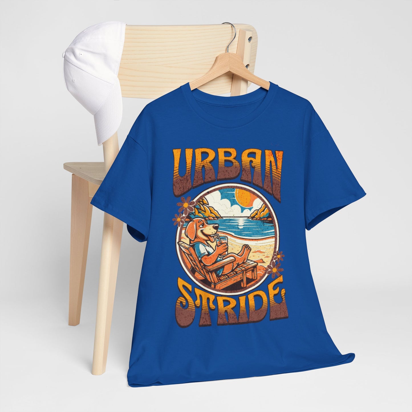 T-shirt con scritta "Urbanstride" e cane