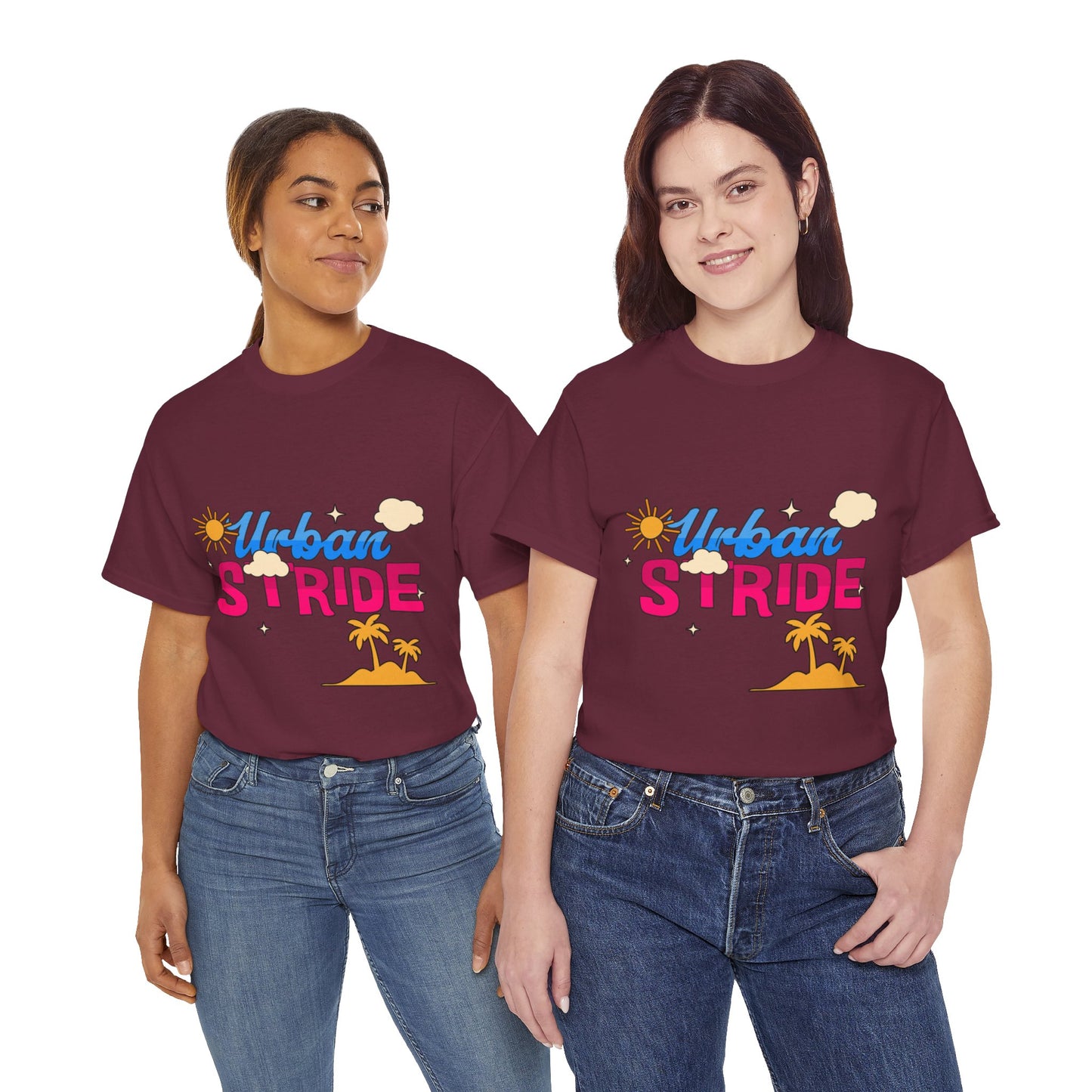 T-shirt con scritta "Urbanstride"al mare