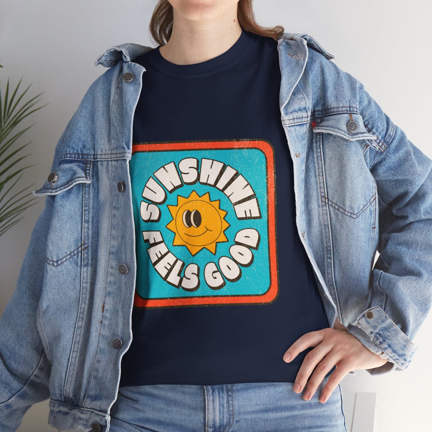 T-shirt con scritta "Sunshine feel good"