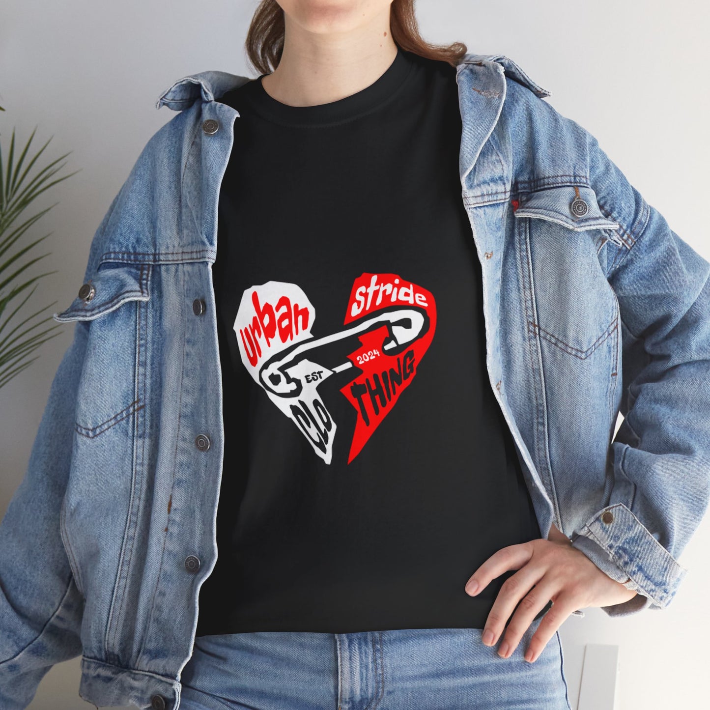 T-shirt con disegno cuore spezzato