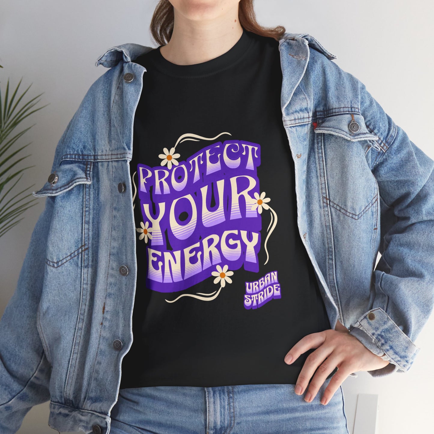 T-shirt con scritta "Protect your energy"