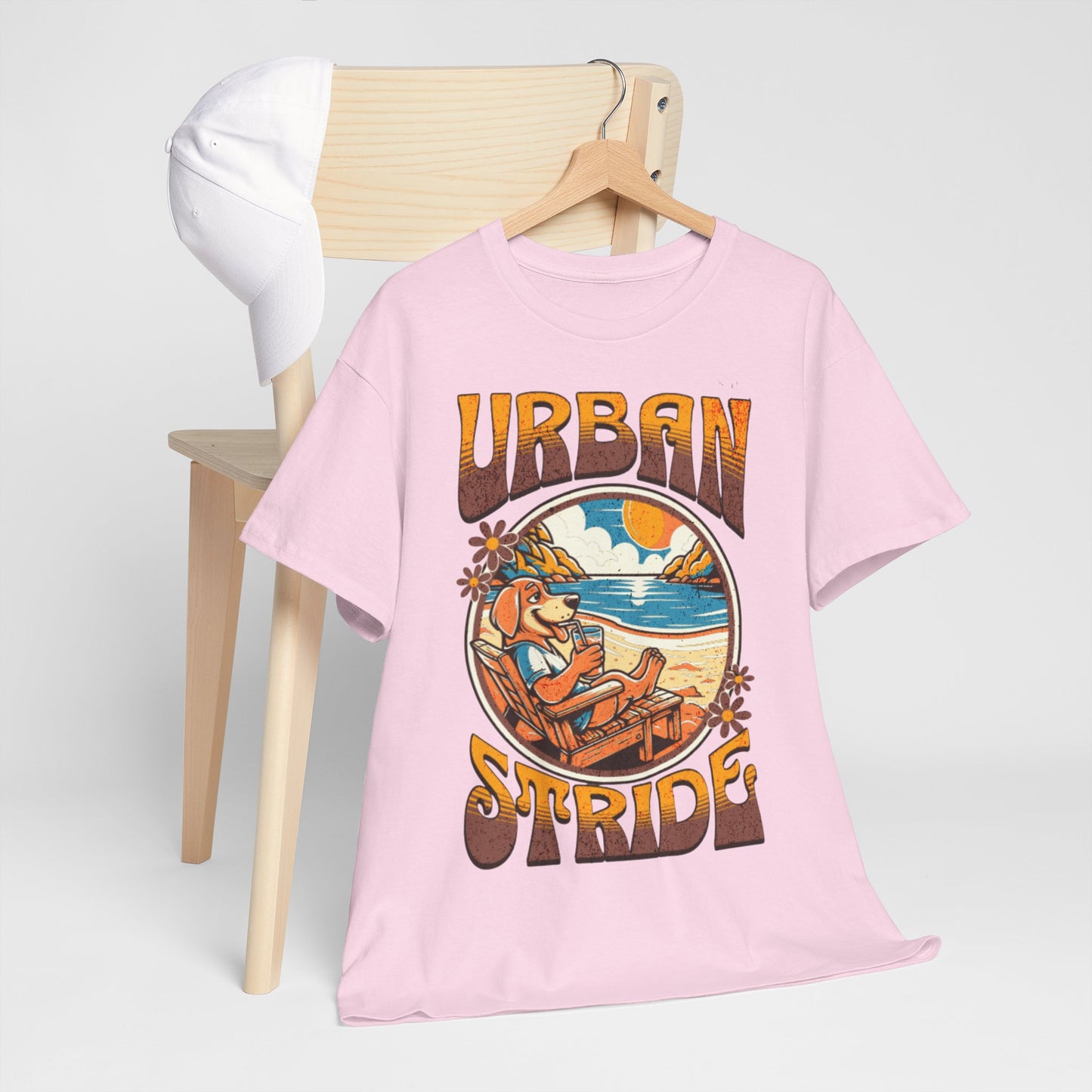 T-shirt con scritta "Urbanstride" e cane