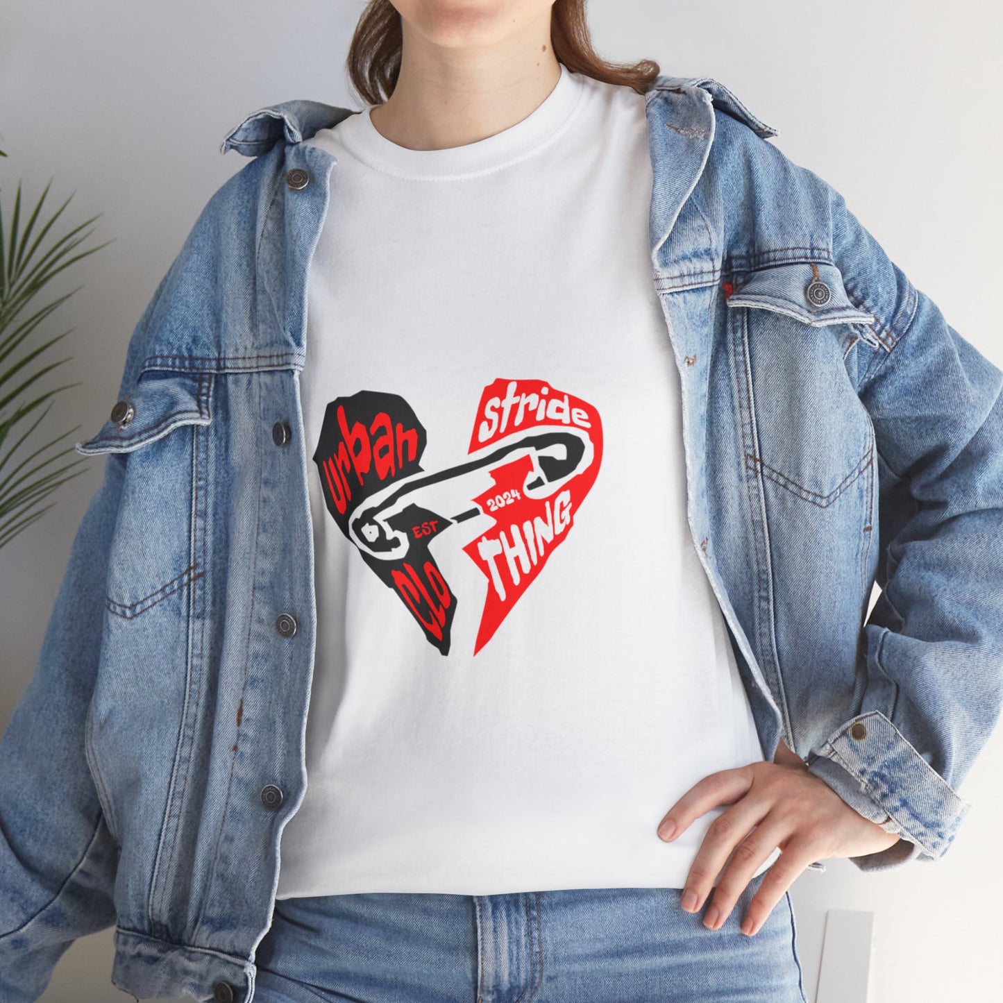 T-shirt con disegno cuore spezzato