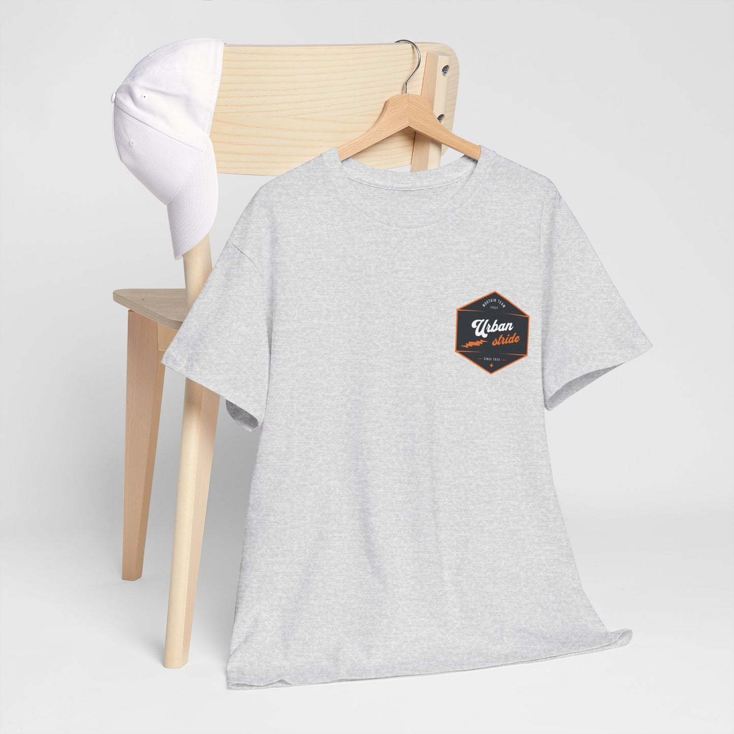 T-shirt Urban Stride® – Logo esagonale vintage in stile aviatore