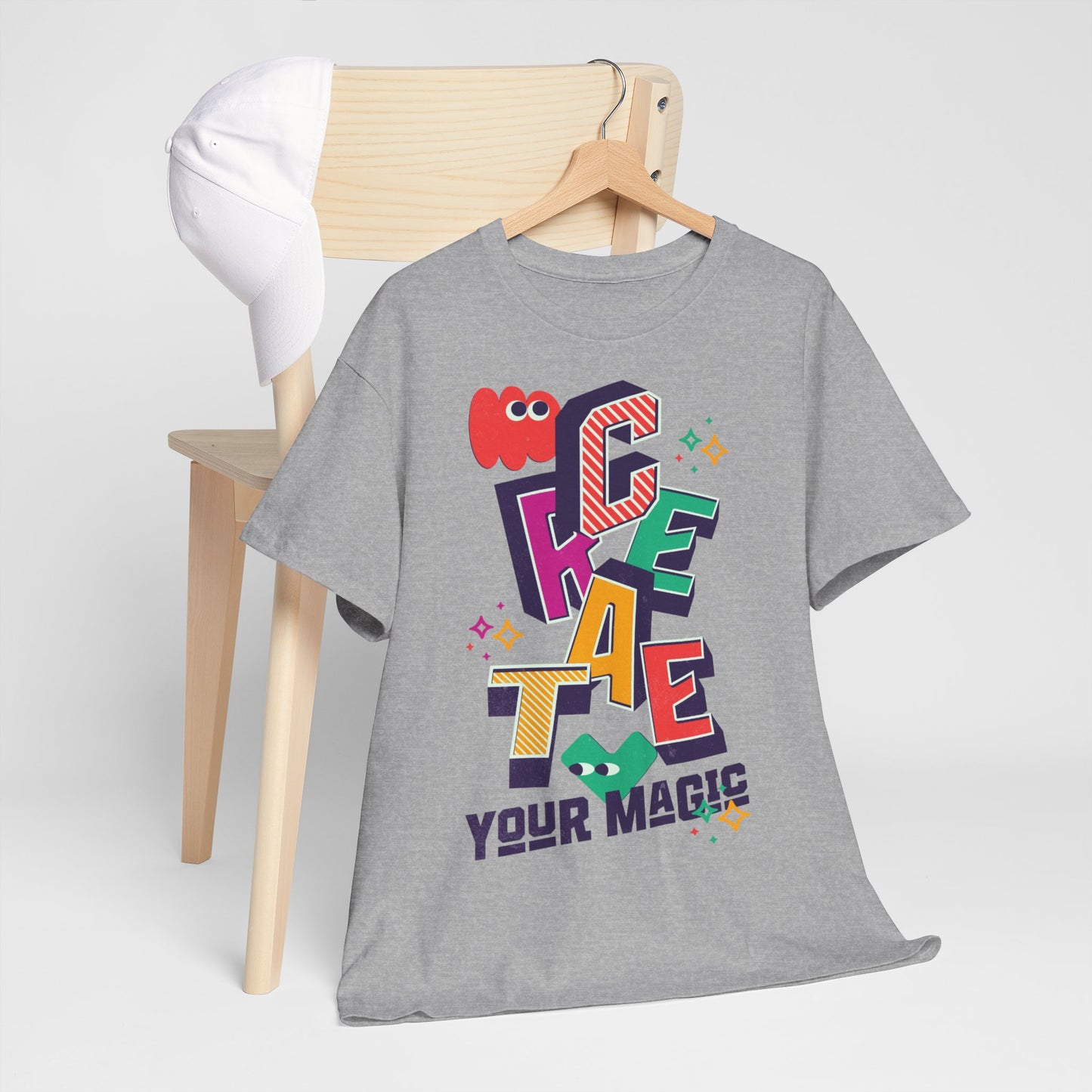 T-shirt con scritta "Create your magic"