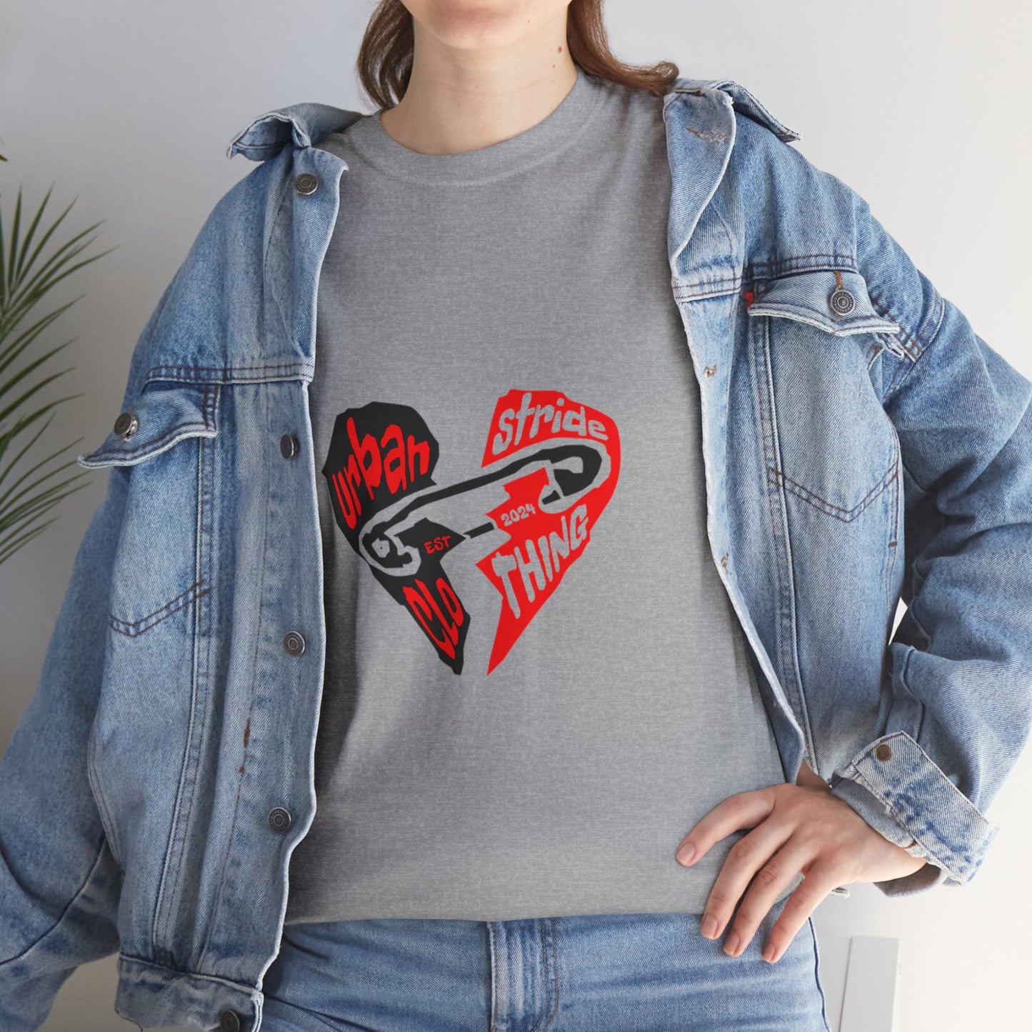 T-shirt con disegno cuore spezzato
