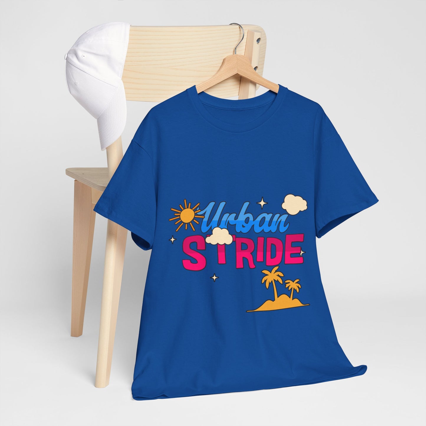 T-shirt con scritta "Urbanstride"al mare