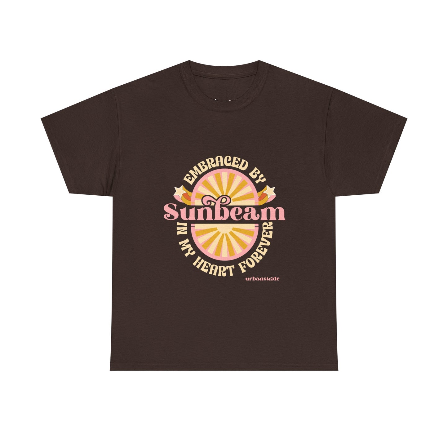 T-shirt con scritta "Embraced by sunbeam in my heart forever"