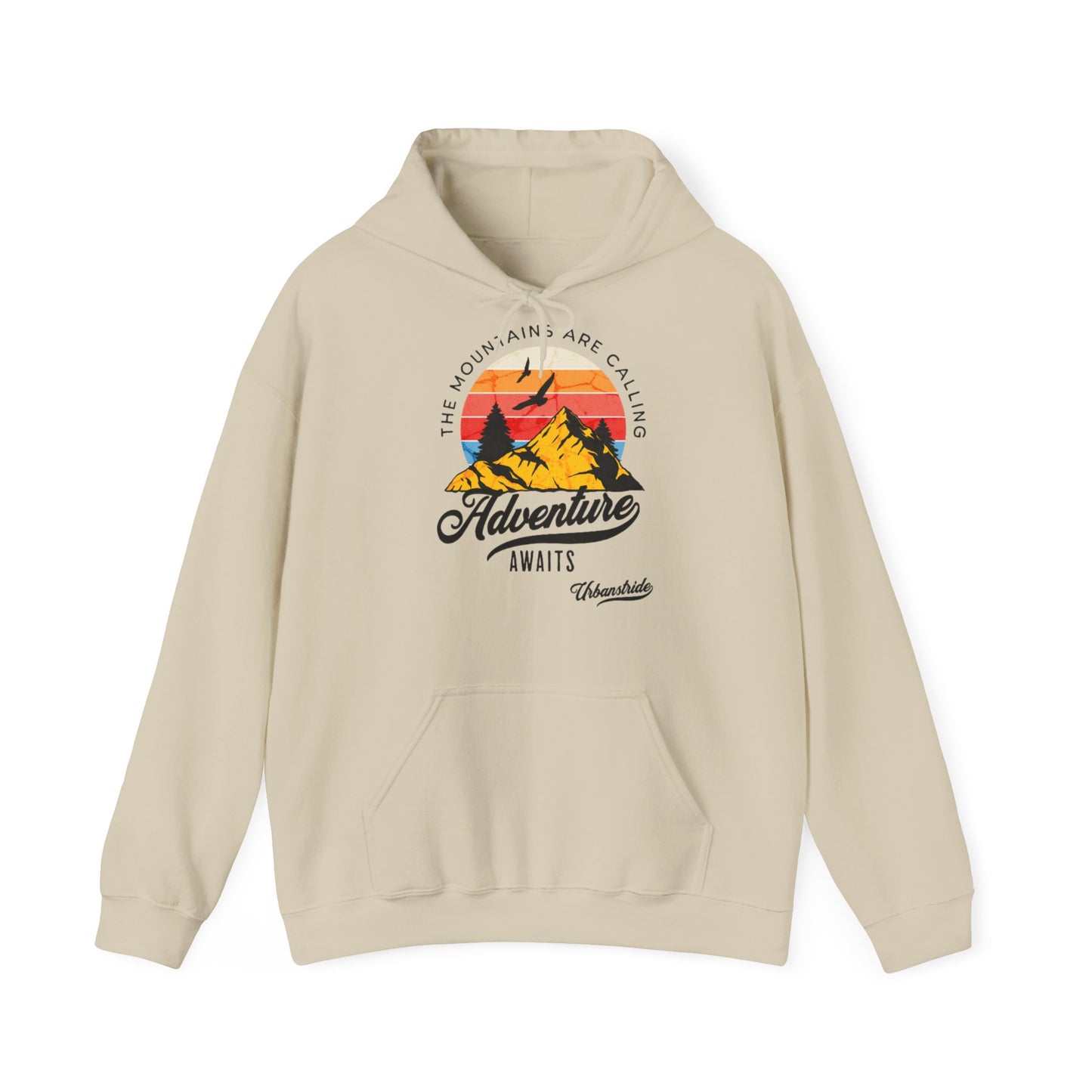 Felpa con scritta "The mountains are calling adventure"