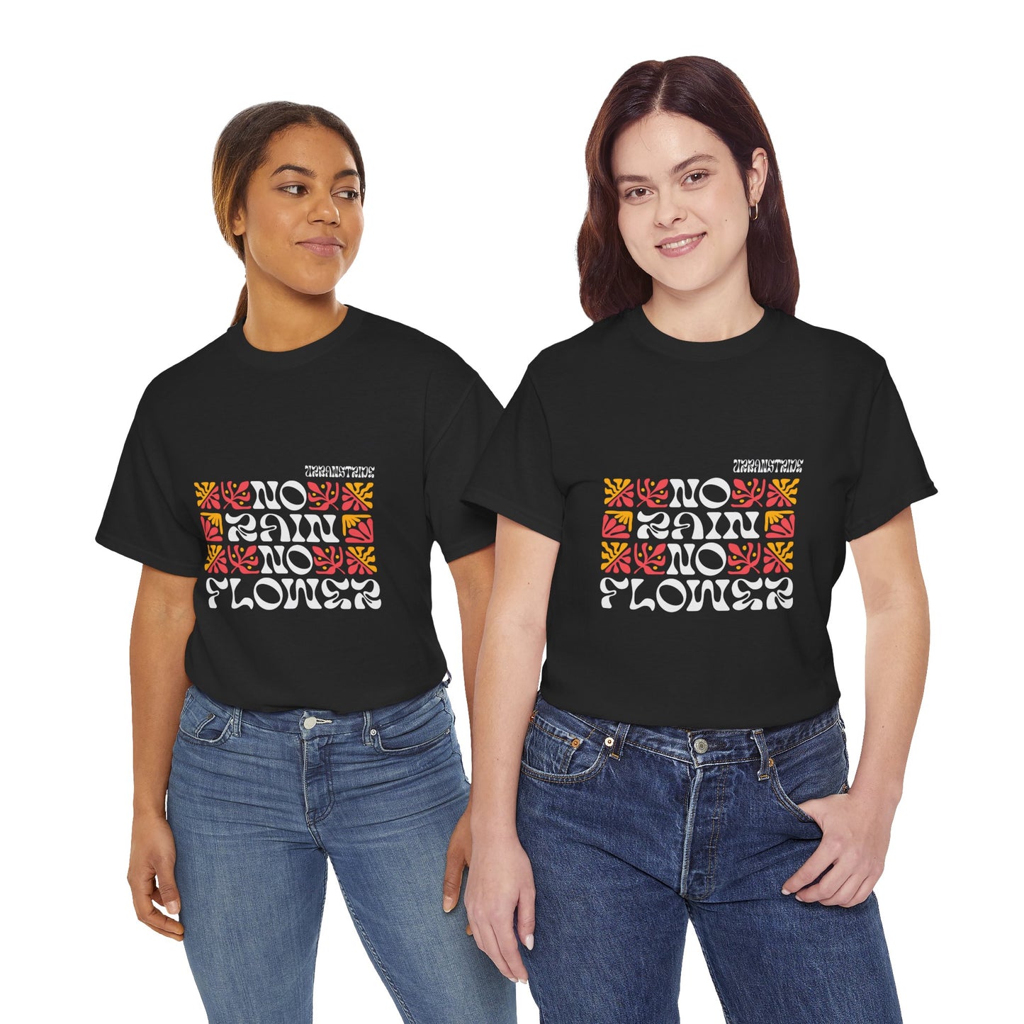 T-shirt con scritta "No rain no flowers"