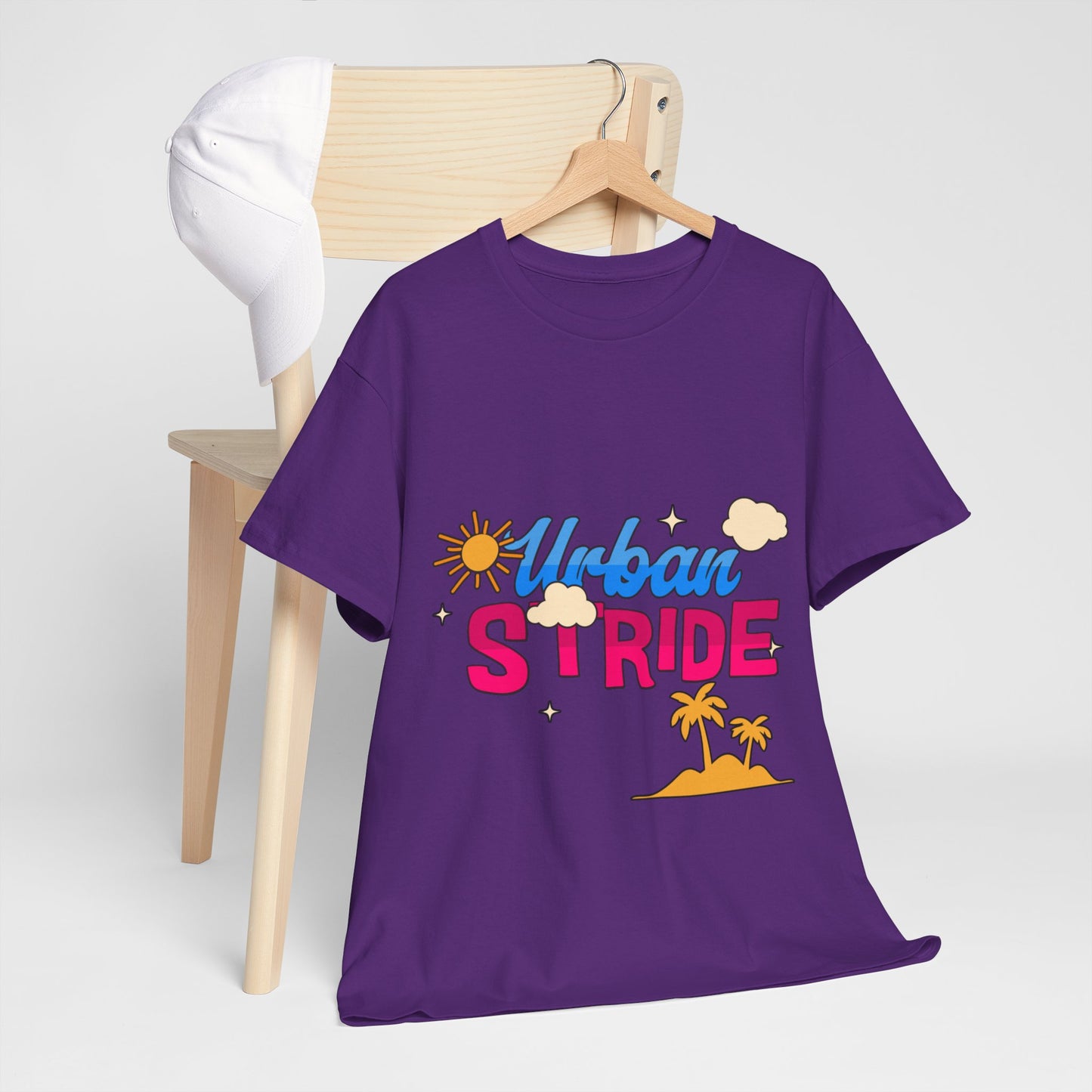 T-shirt con scritta "Urbanstride"al mare