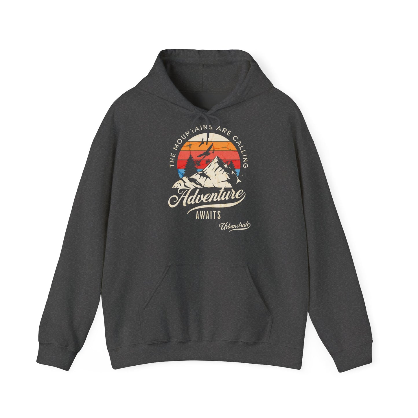 Felpa con scritta "The mountains are calling adventure"