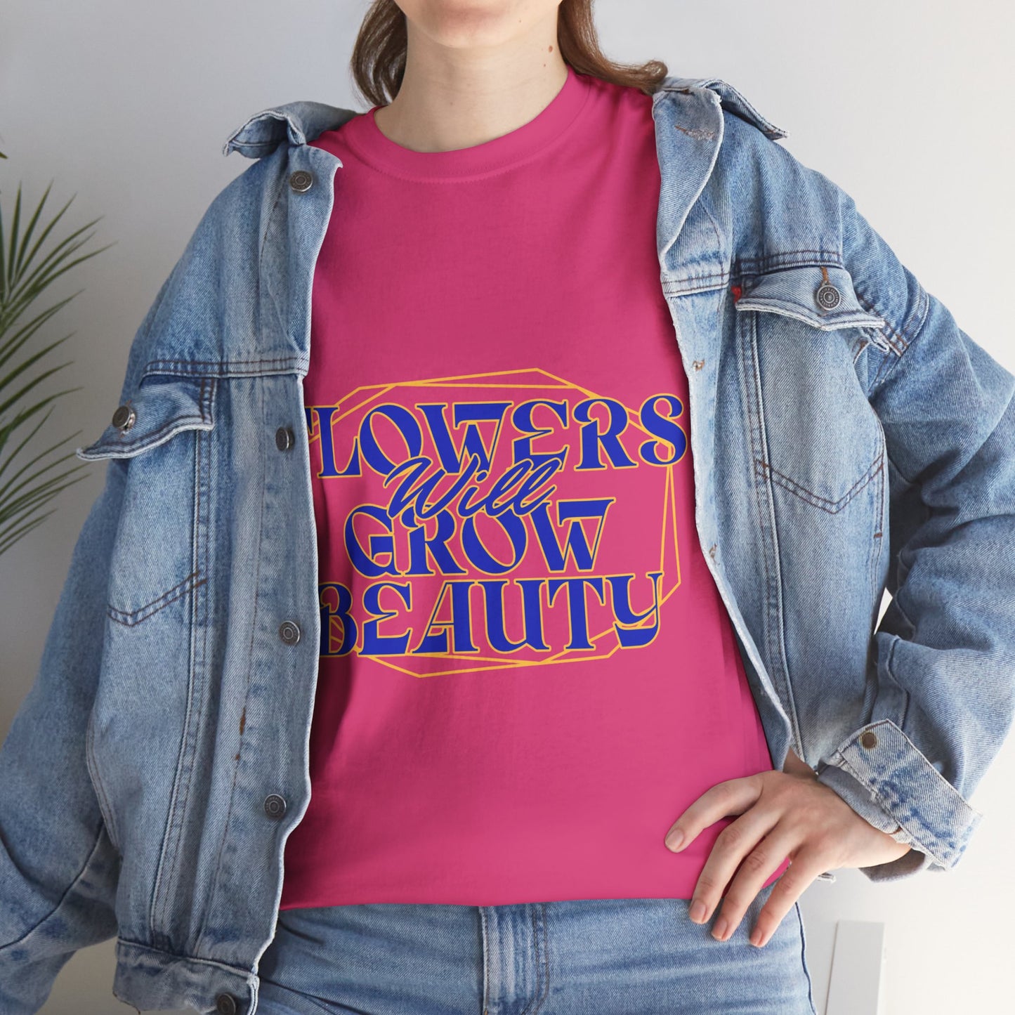 T-shirt con scritta "Flowers will growth beauty"