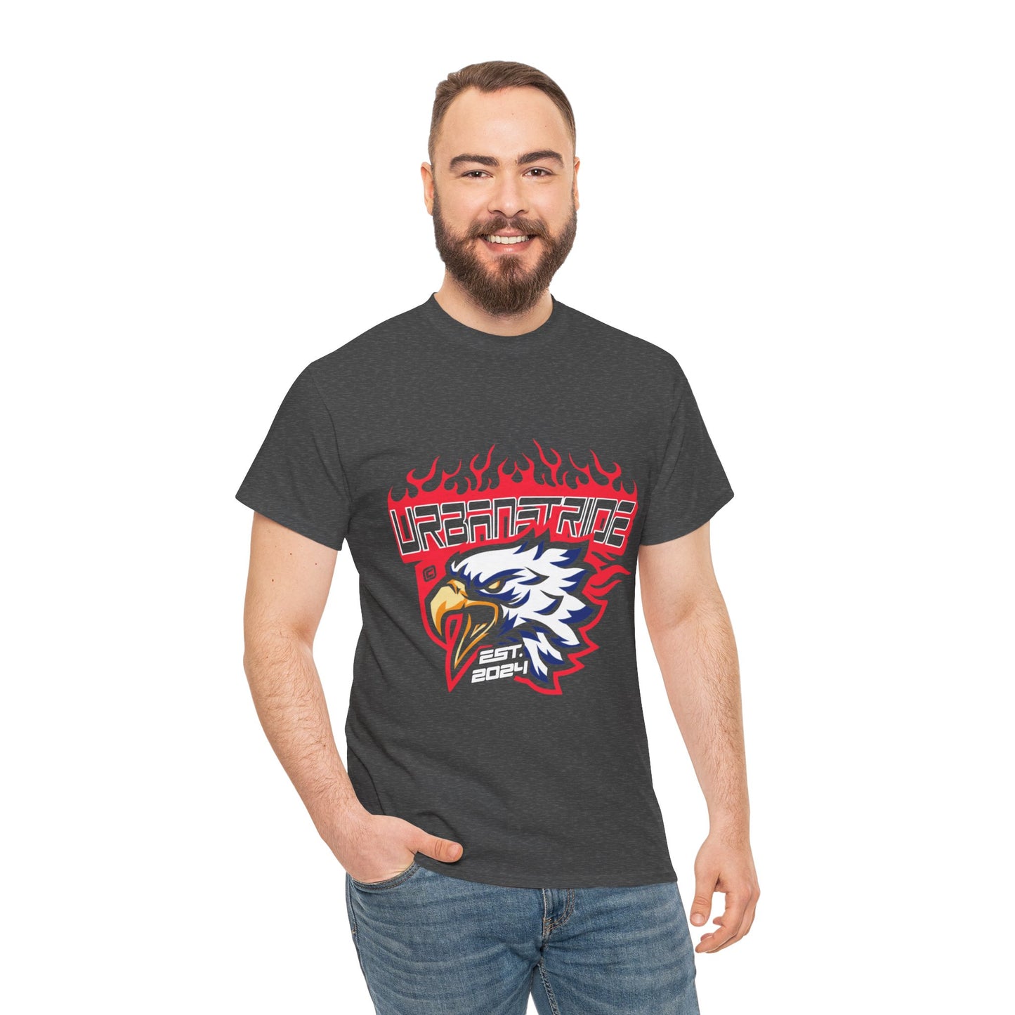 T-shirt con scritta "Urbanstride" e aquila