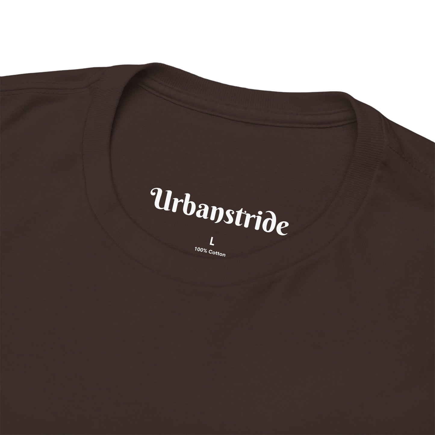 T-shirt con scritta "Urbanstride"al mare