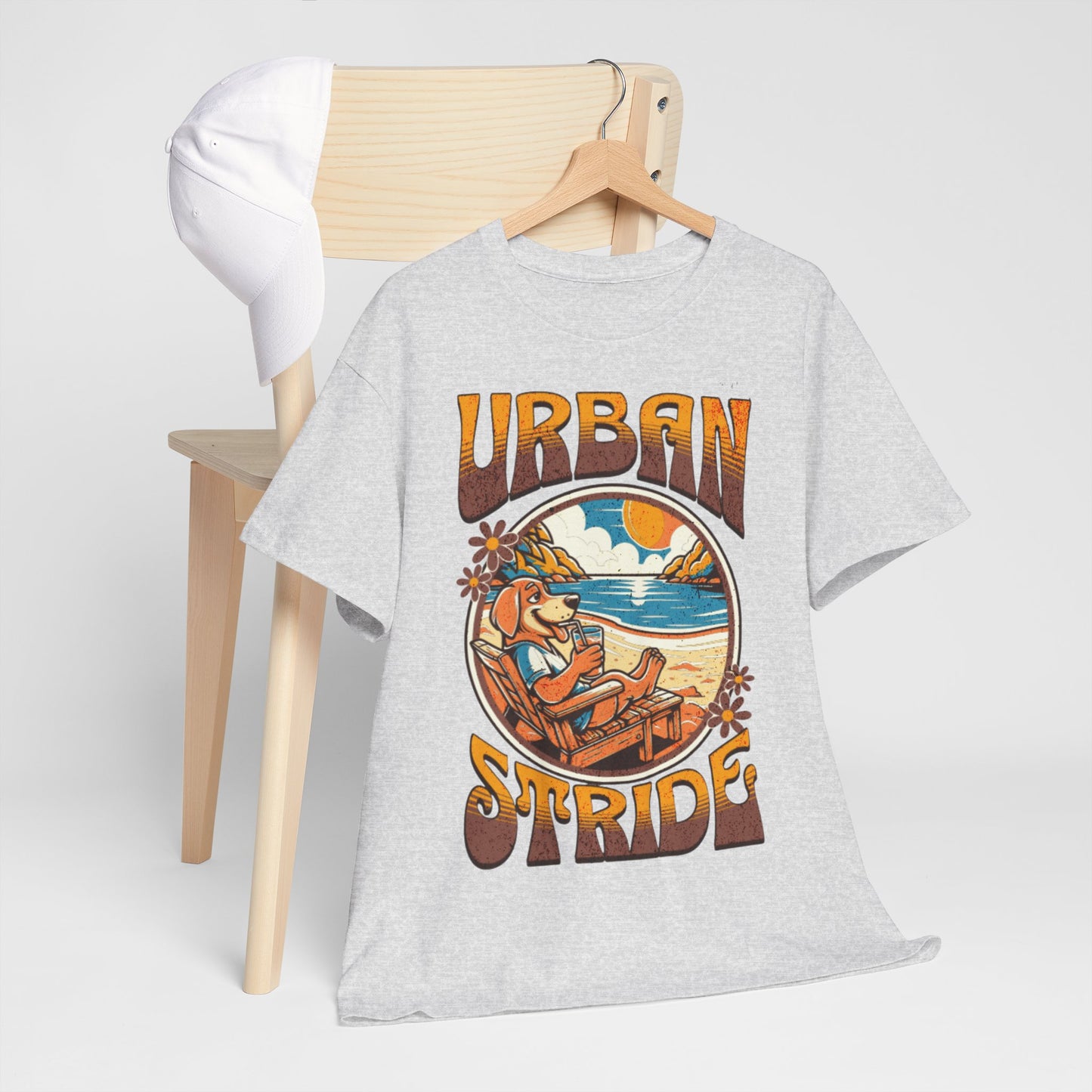 T-shirt con scritta "Urbanstride" e cane