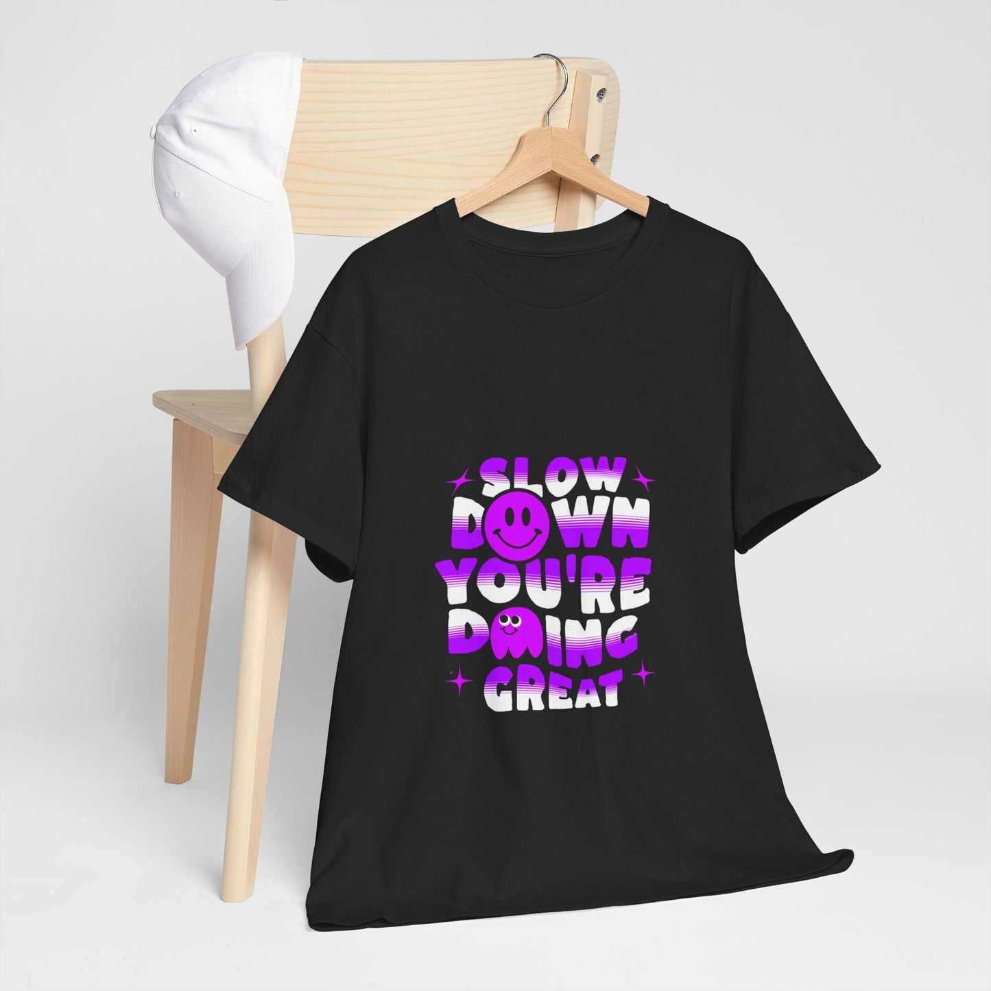 T-shirt con scritta "Slow down you doing great"