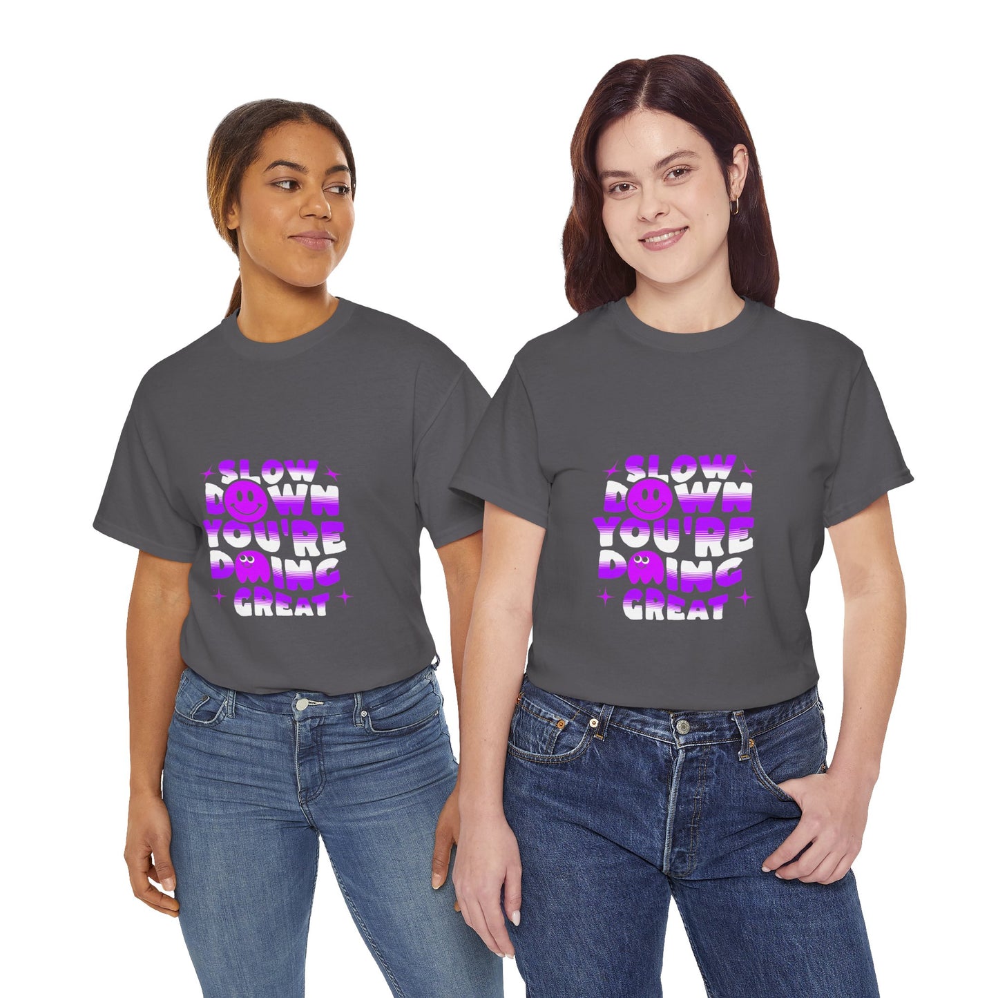 T-shirt con scritta "Slow down you doing great"
