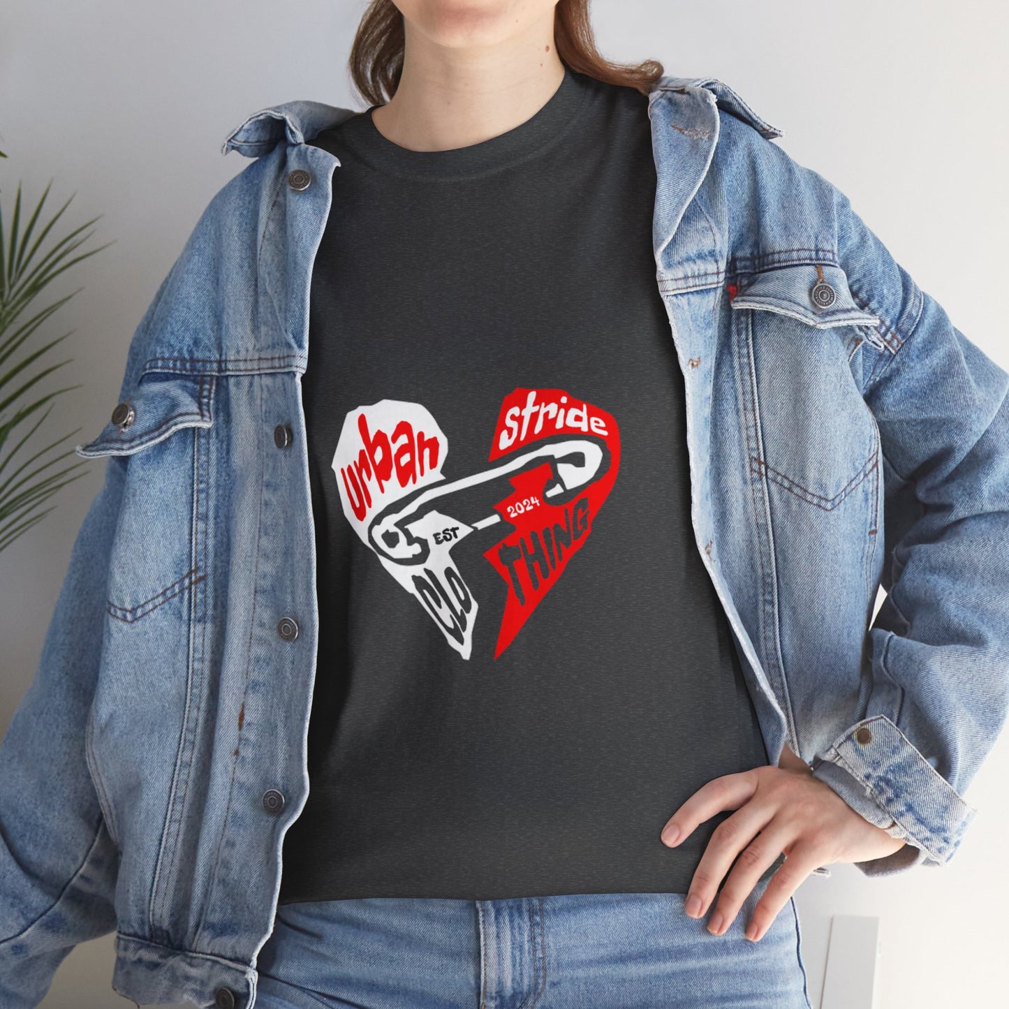 T-shirt con disegno cuore spezzato