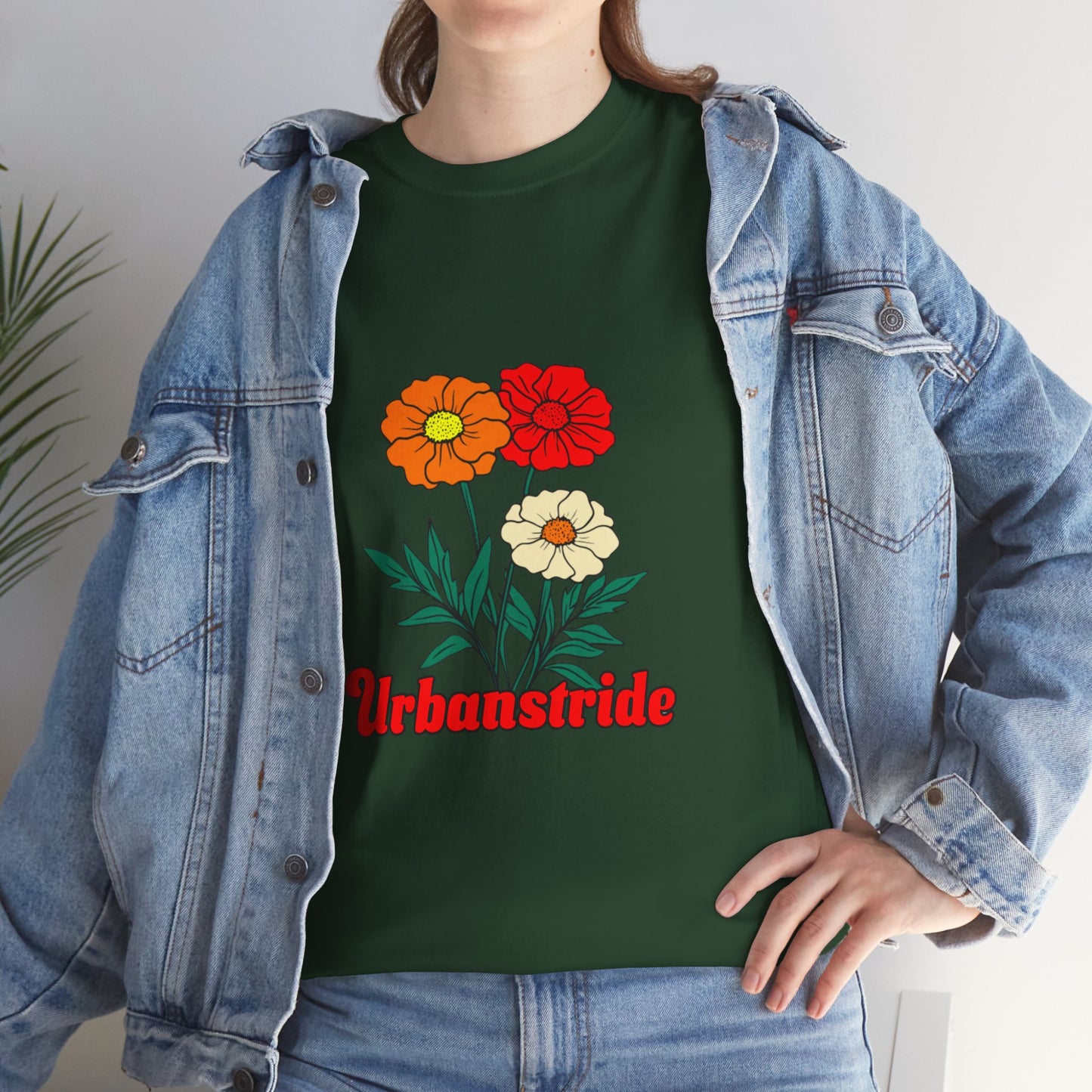 T-shirt con rappresentazione di fiori e scritta "Urbanstride"