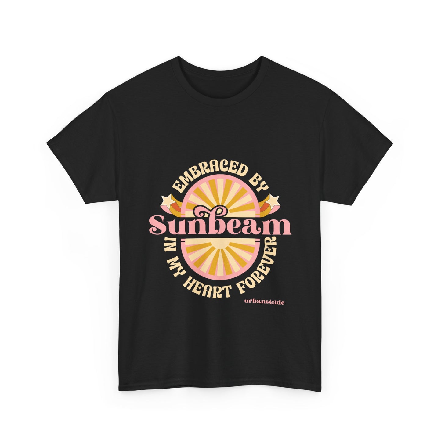 T-shirt con scritta "Embraced by sunbeam in my heart forever"